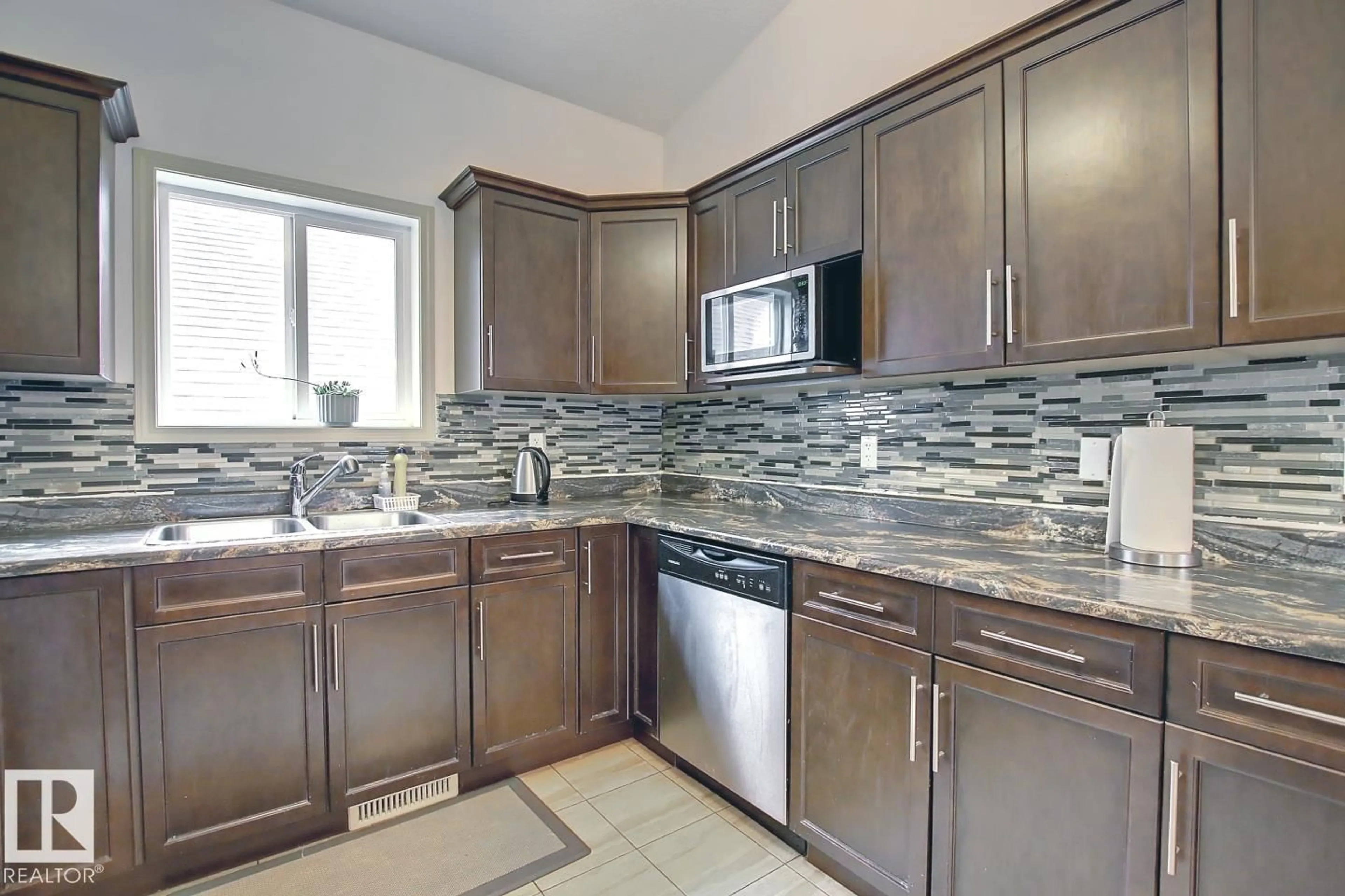 Unknown for 11912 91 ST, Edmonton Alberta T5B4B6