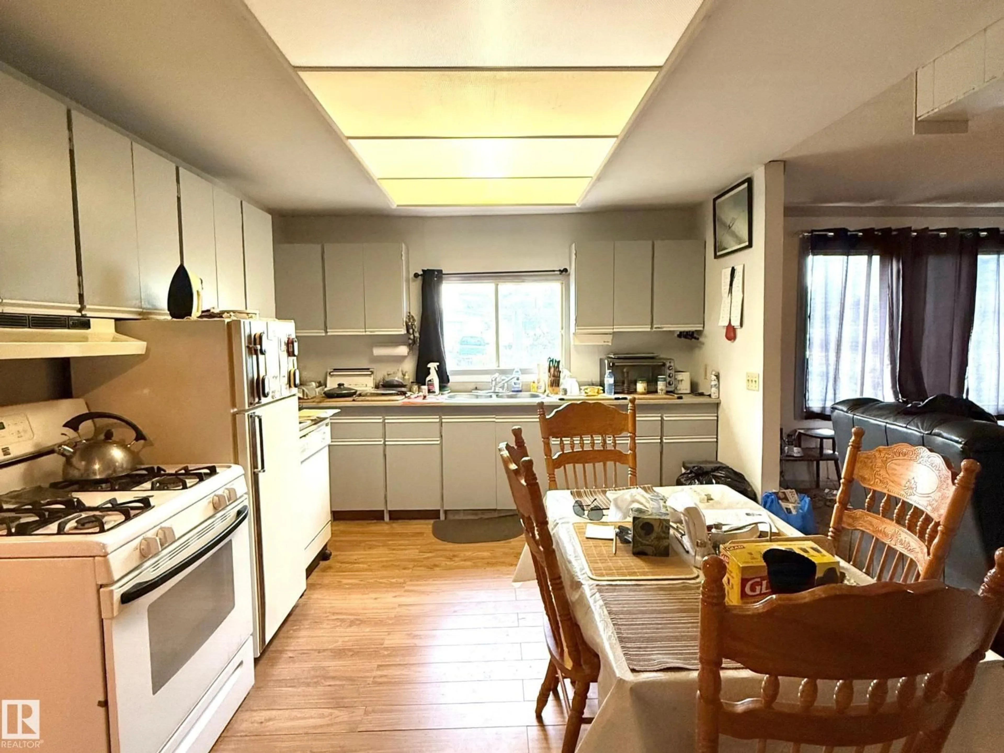 Standard kitchen, unknown for 1014 16 AV, Cold Lake Alberta T9M1L6