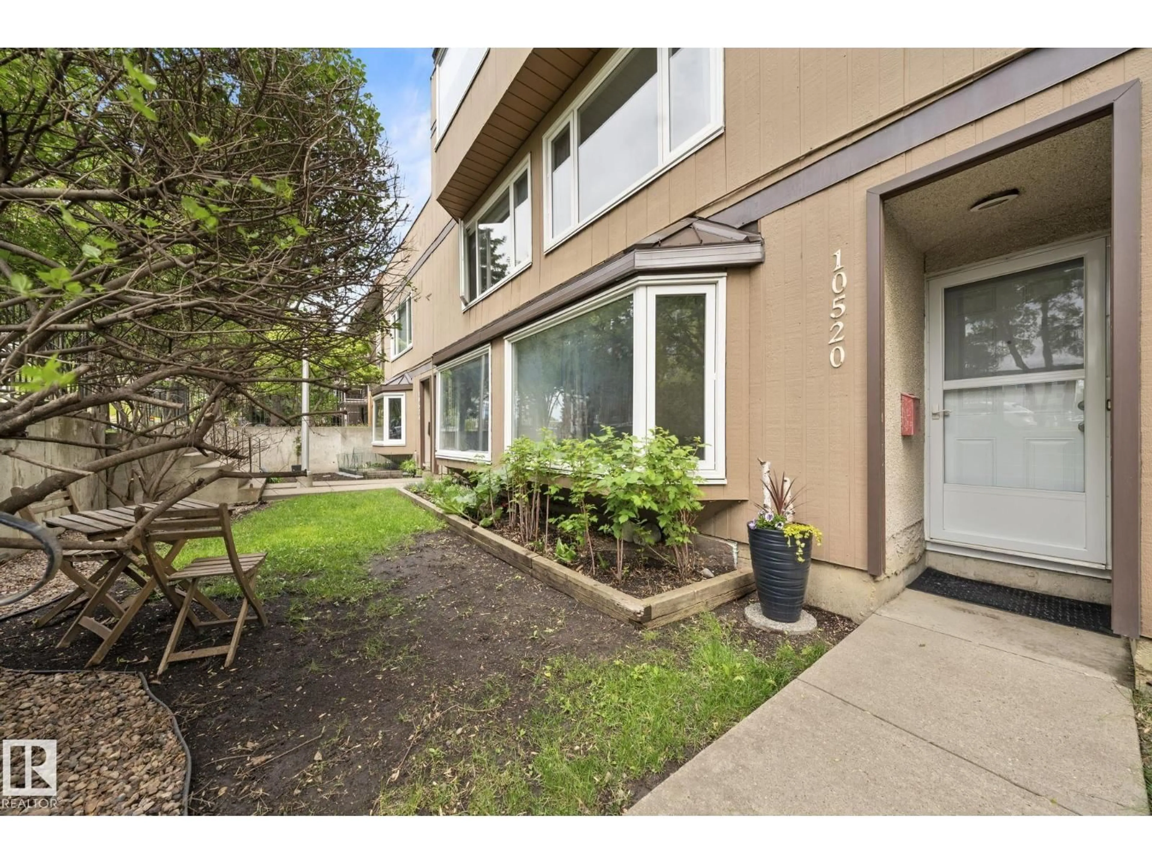 Patio, street for 10520 84 AV, Edmonton Alberta T6E2H4