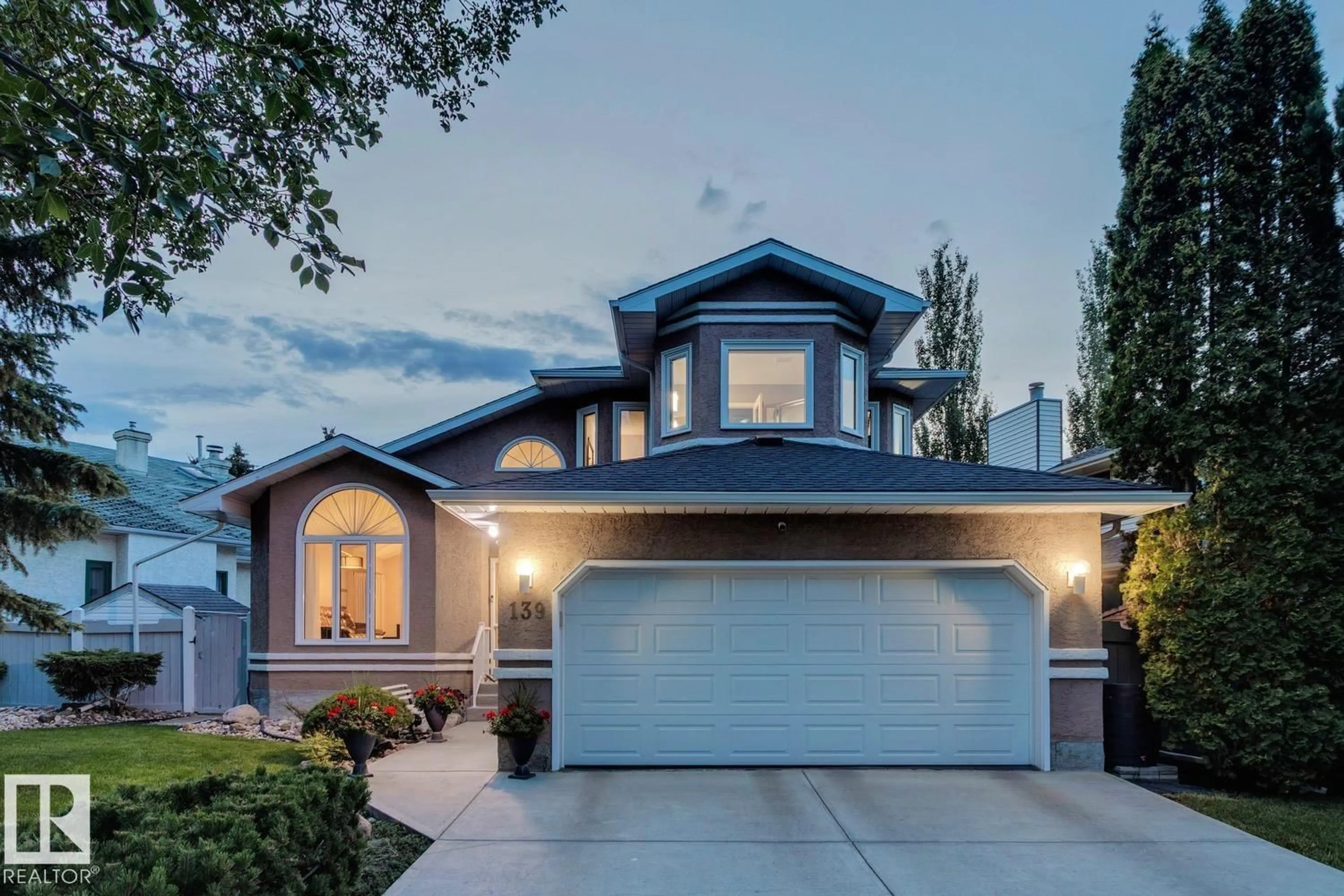 Home with vinyl exterior material, street for NW - 139 ORMSBY E, Edmonton Alberta T5T5T4
