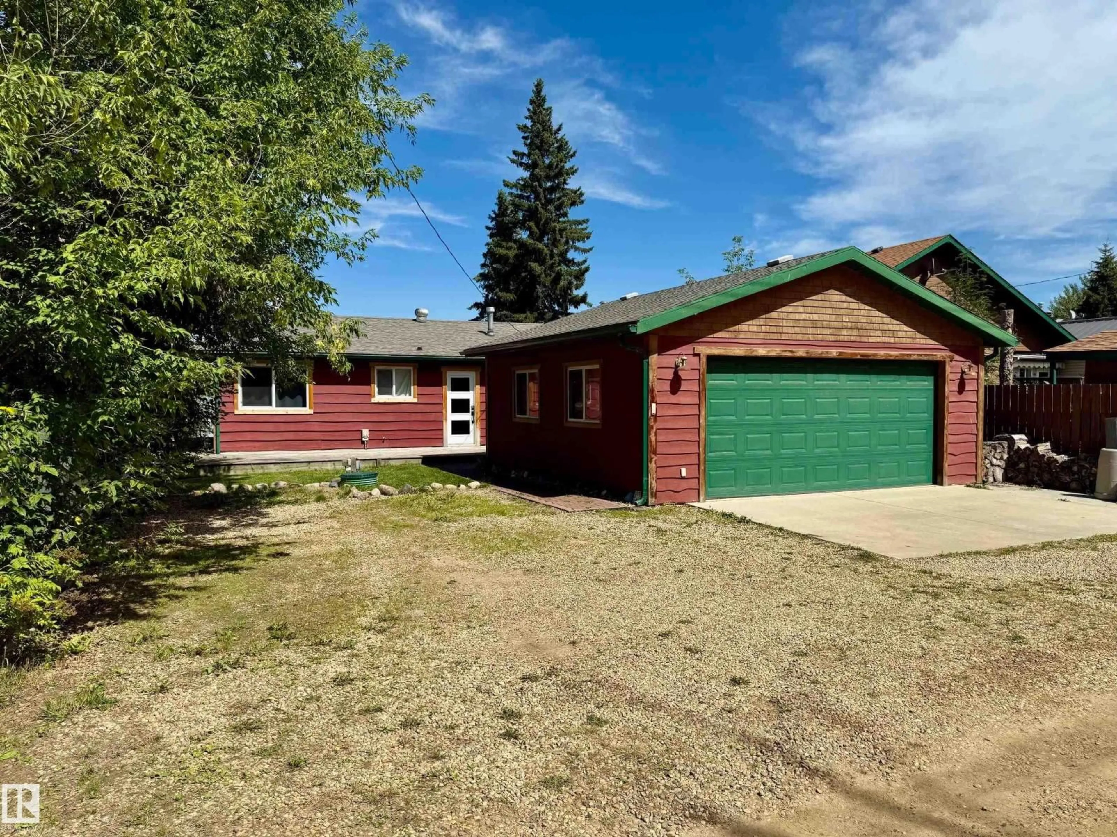 A pic from outside/outdoor area/front of a property/back of a property/a pic from drone, street for 8 LAKE AV, Rural Wetaskiwin County Alberta T0C2V0