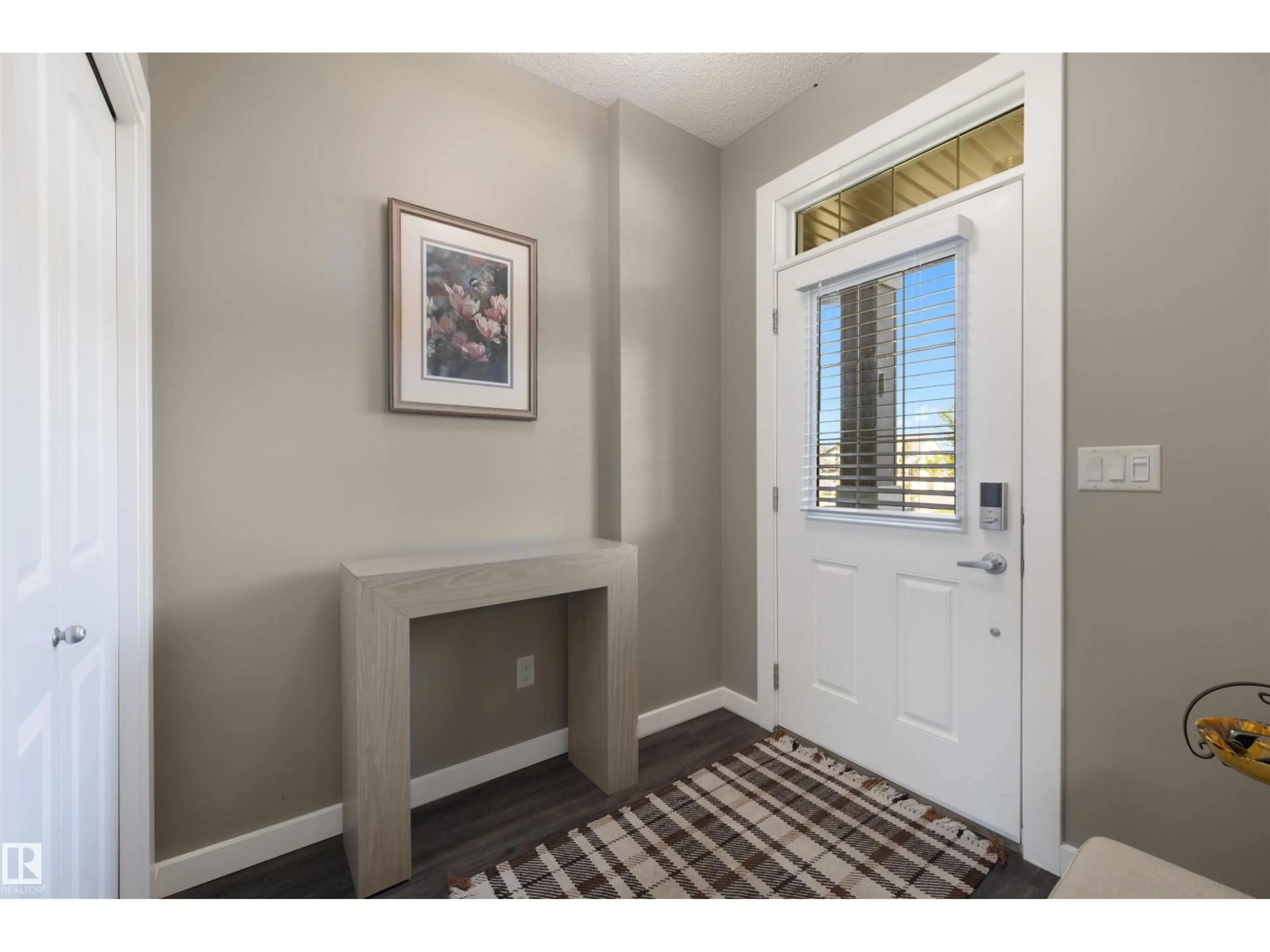 Indoor entryway for 2233 GLENRIDDING BV, Edmonton Alberta T6W3E5