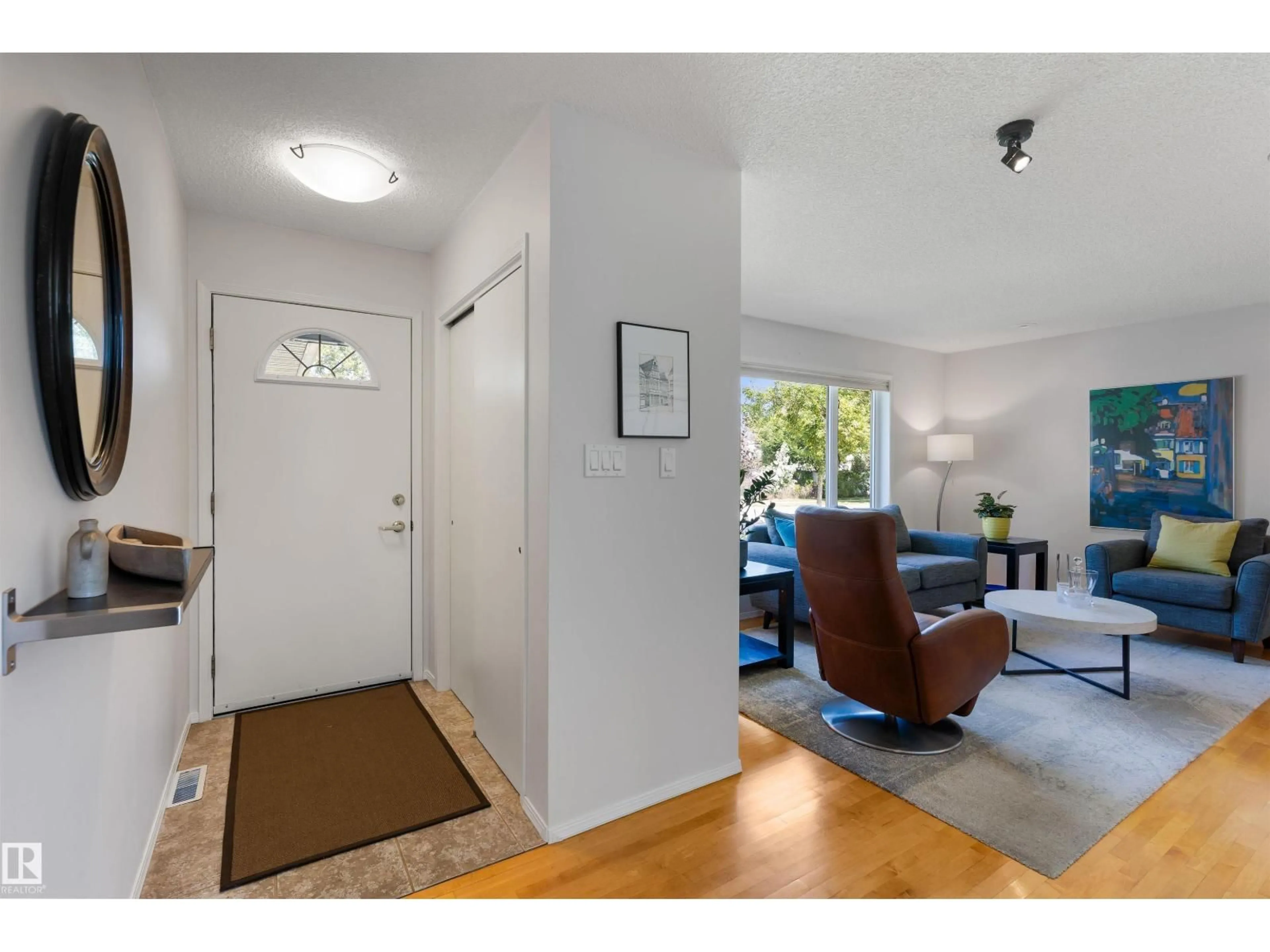 Indoor entryway for 152 HERITAGE DR, St. Albert Alberta T8N6B5