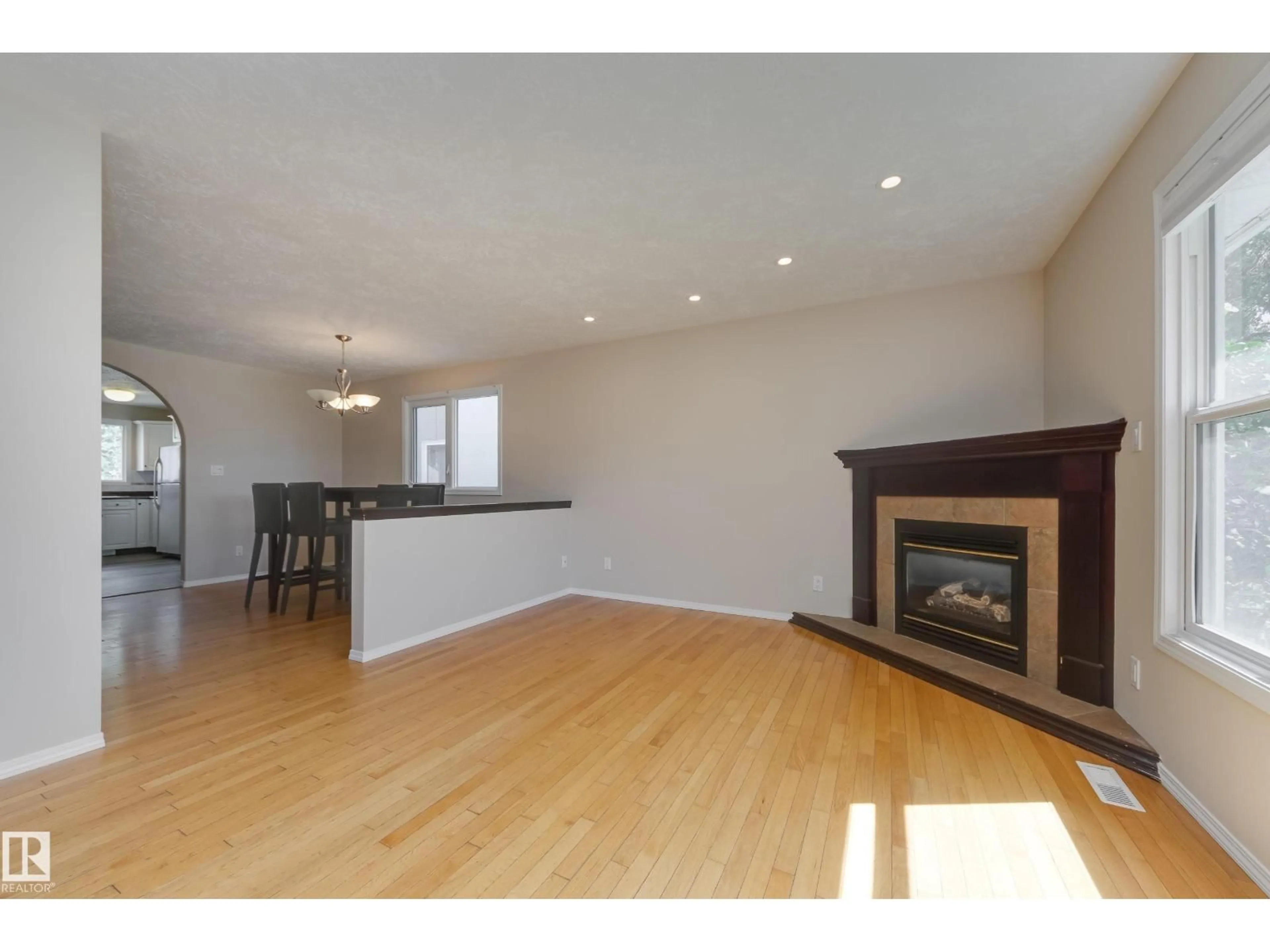 Unknown for 8536 75 AV, Edmonton Alberta T6C0H1