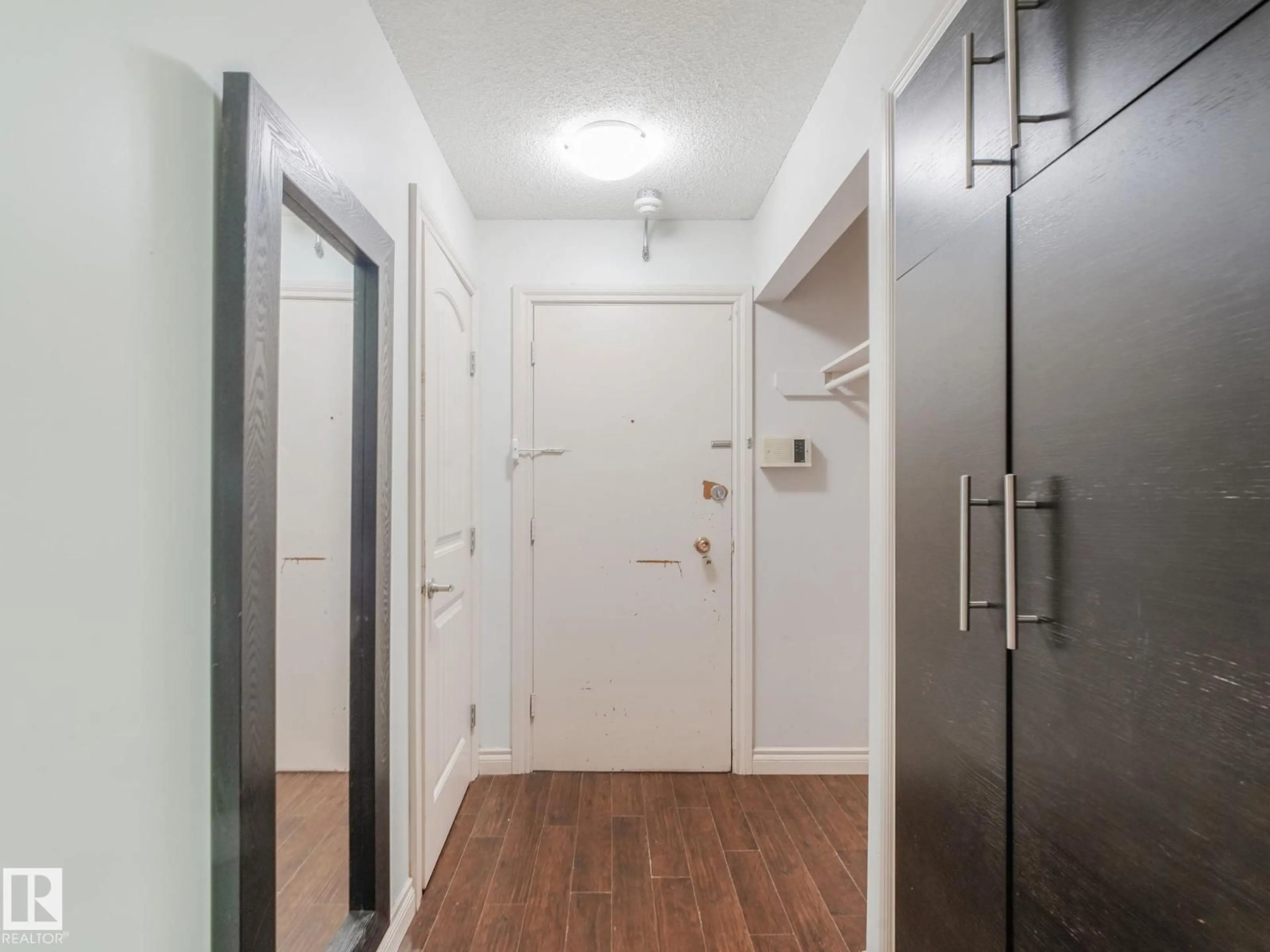 Indoor entryway for #103 - 15930 109 AV, Edmonton Alberta T5P1B7