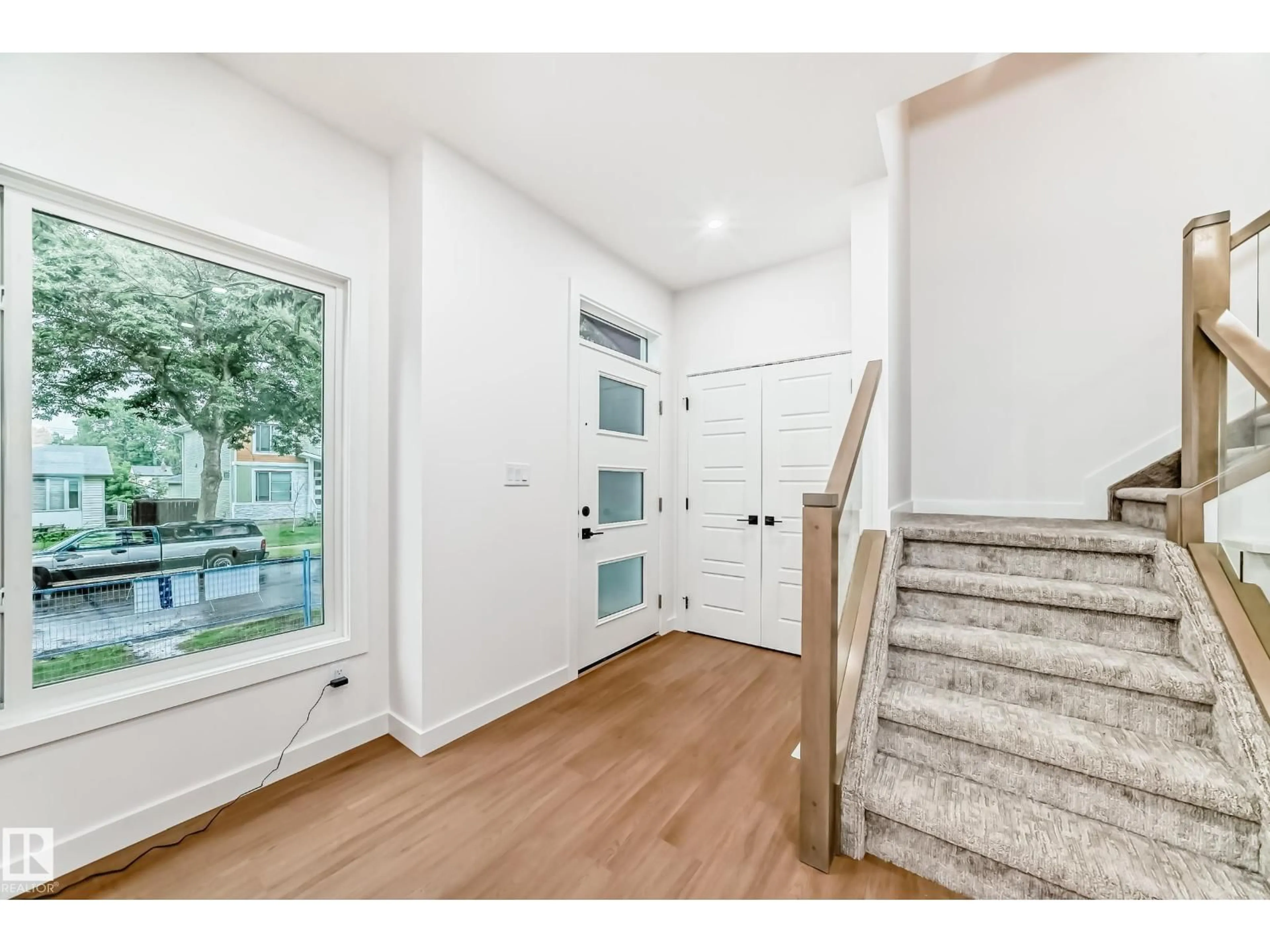 Indoor entryway for 12034 47 ST, Edmonton Alberta T5W2X3