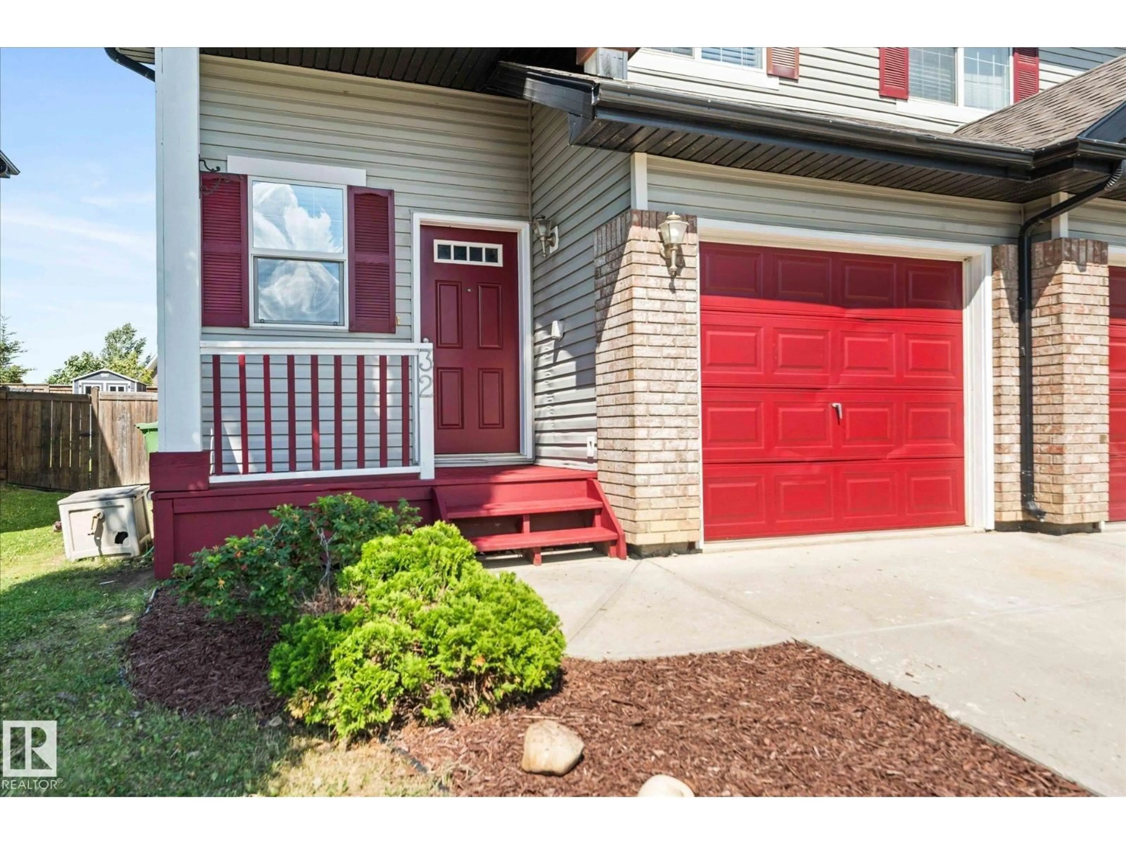 Indoor entryway for 32 NEVIS CL, St. Albert Alberta T8N0R7