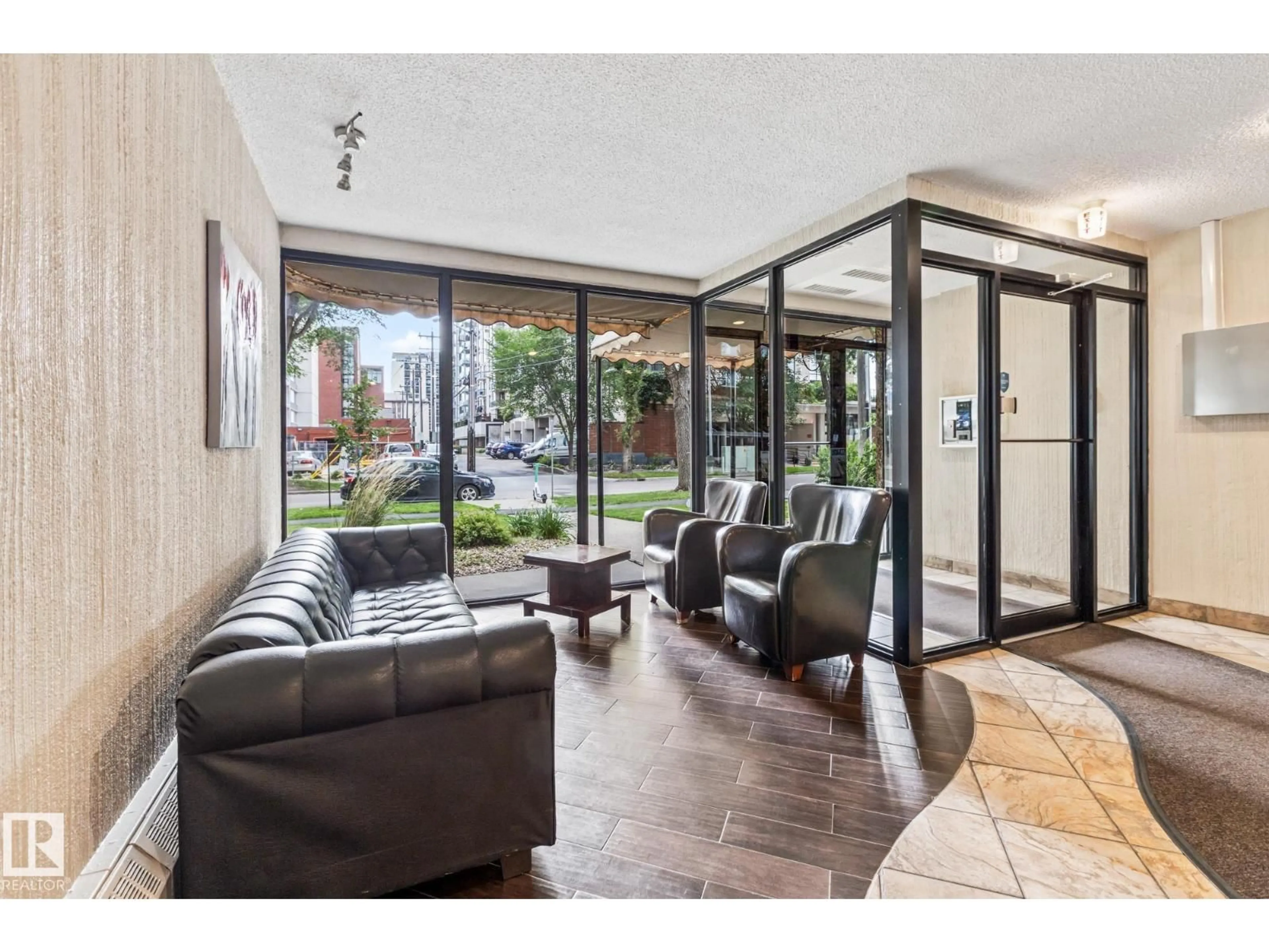 Indoor foyer for #702 - 10015 119 ST, Edmonton Alberta T5K1Y7