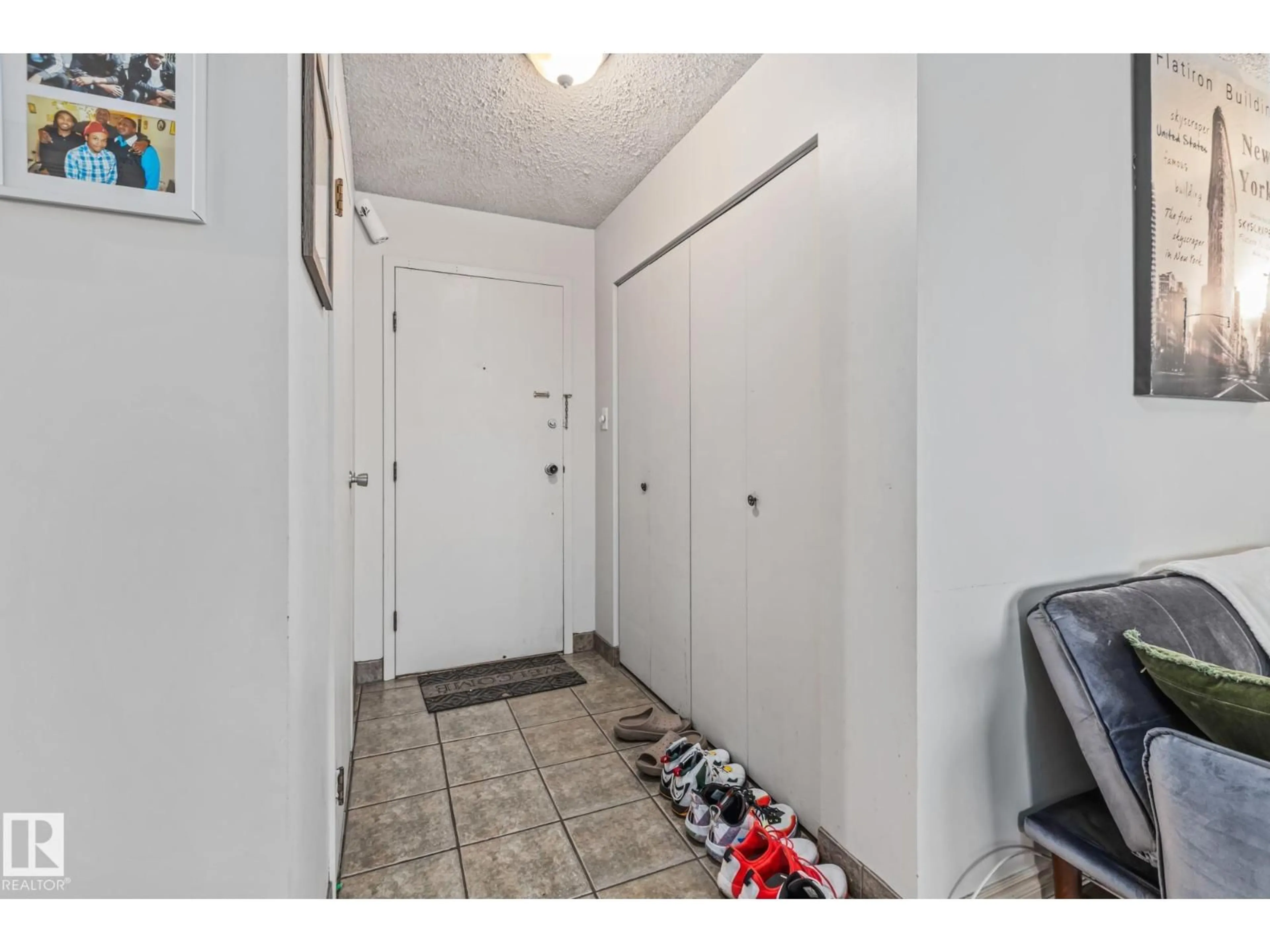Indoor entryway for #702 - 10015 119 ST, Edmonton Alberta T5K1Y7