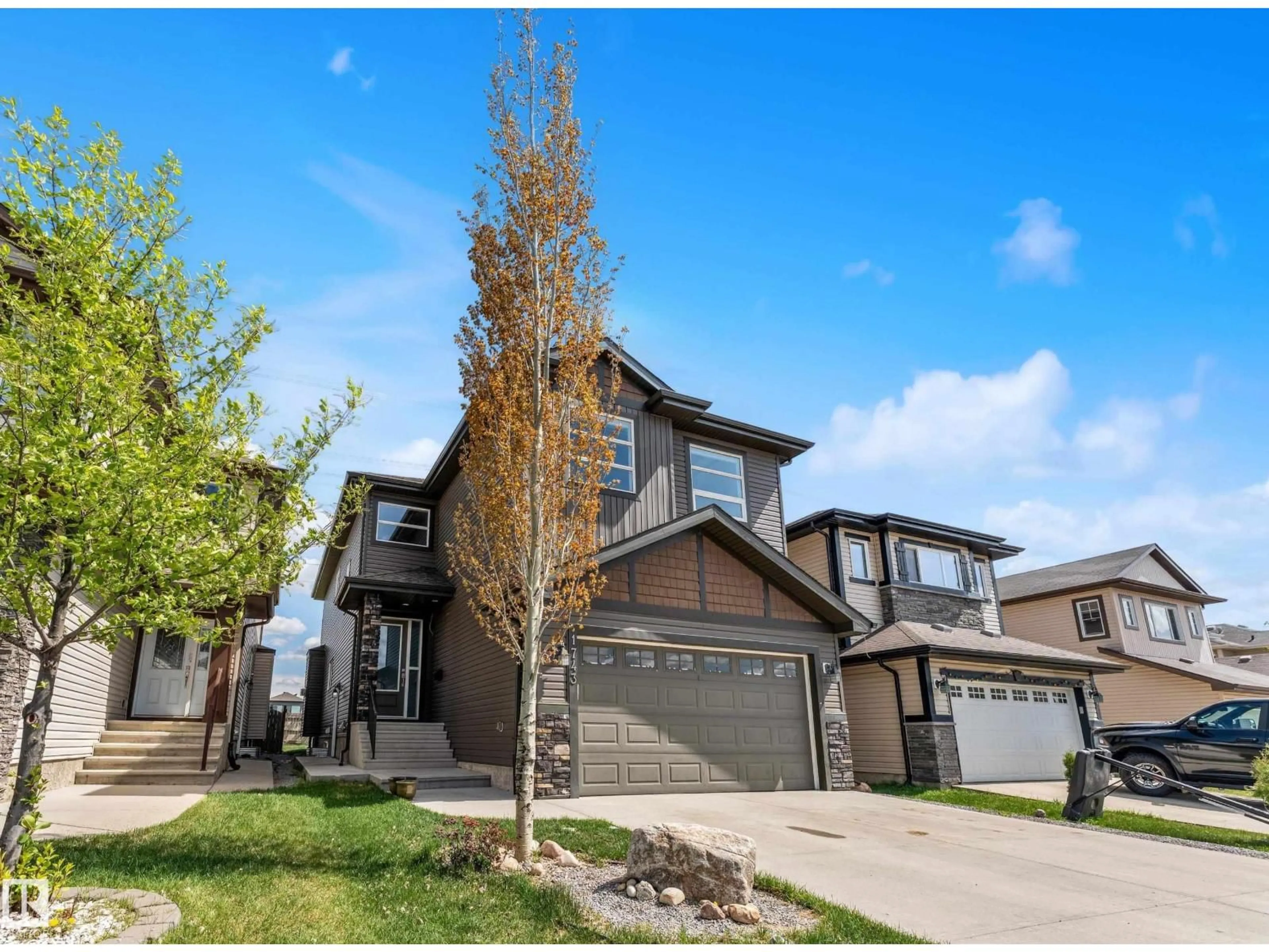 Home with vinyl exterior material, street for NW - 1743 28 ST, Edmonton Alberta T6T0Z6