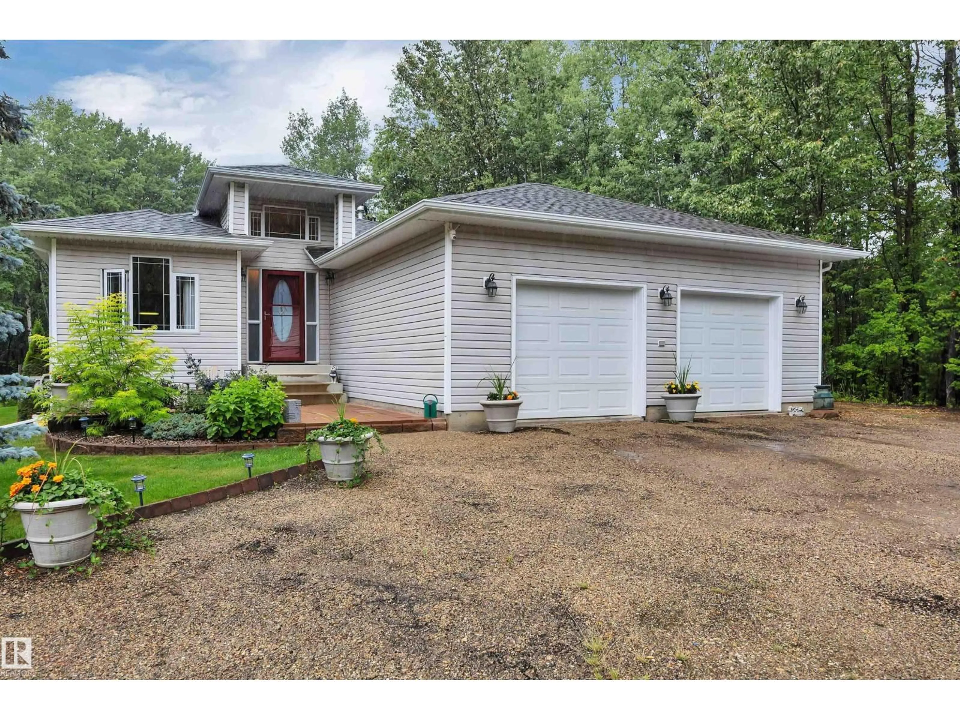 Home with vinyl exterior material, street for 21 WESTWOOD LN, Rural Sturgeon County Alberta T5M2T8