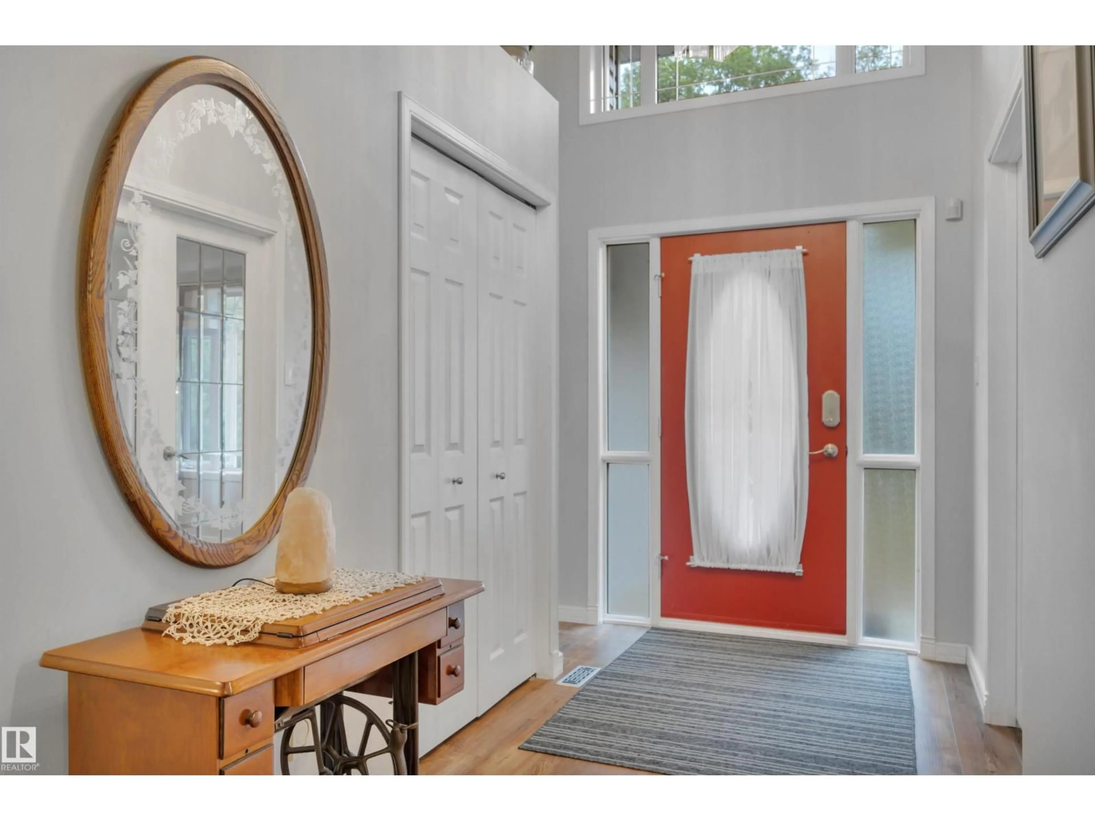 Indoor entryway for 21 WESTWOOD LN, Rural Sturgeon County Alberta T5M2T8