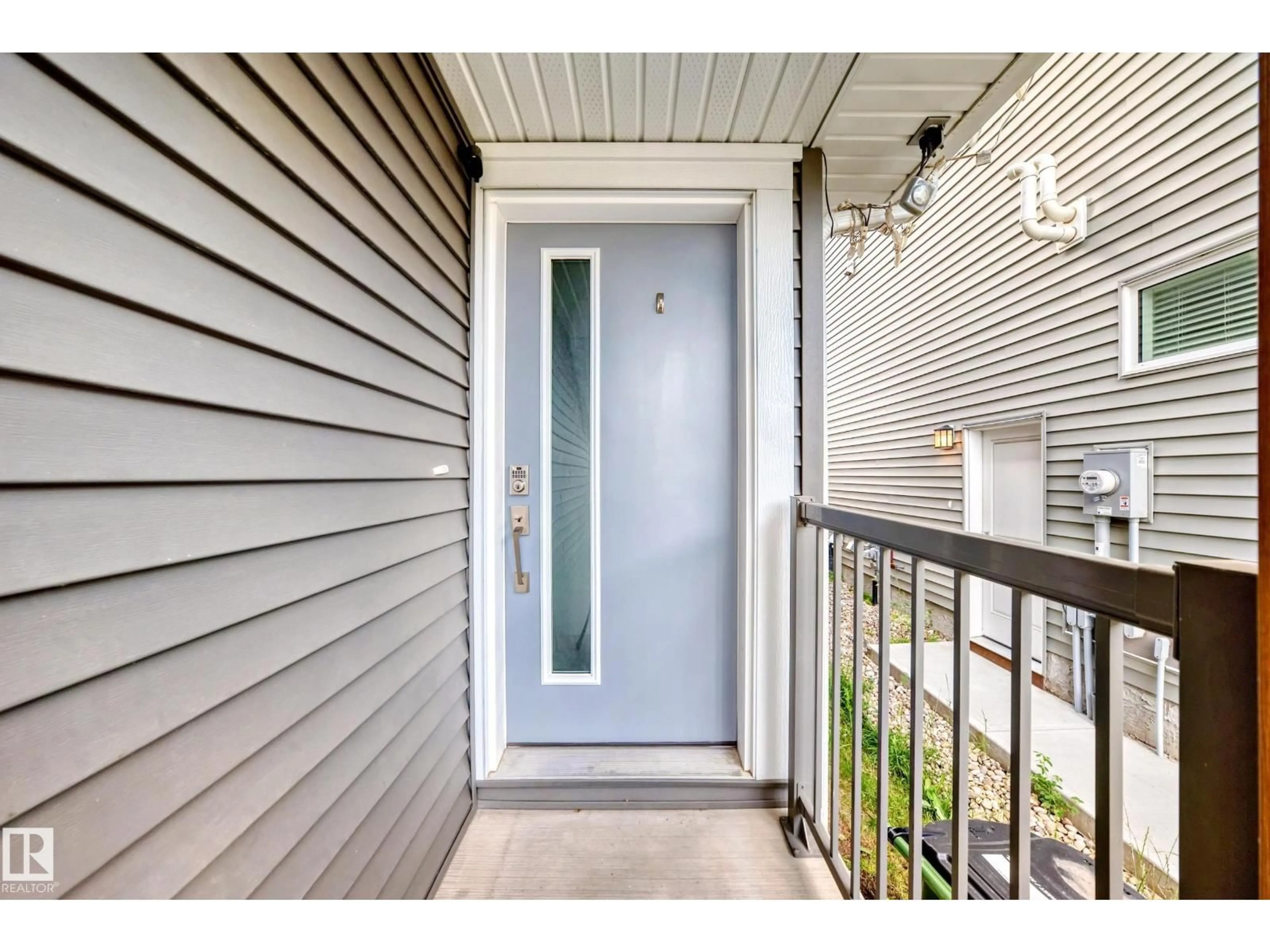 Indoor entryway for 17511 65 ST, Edmonton Alberta T5Y4A7