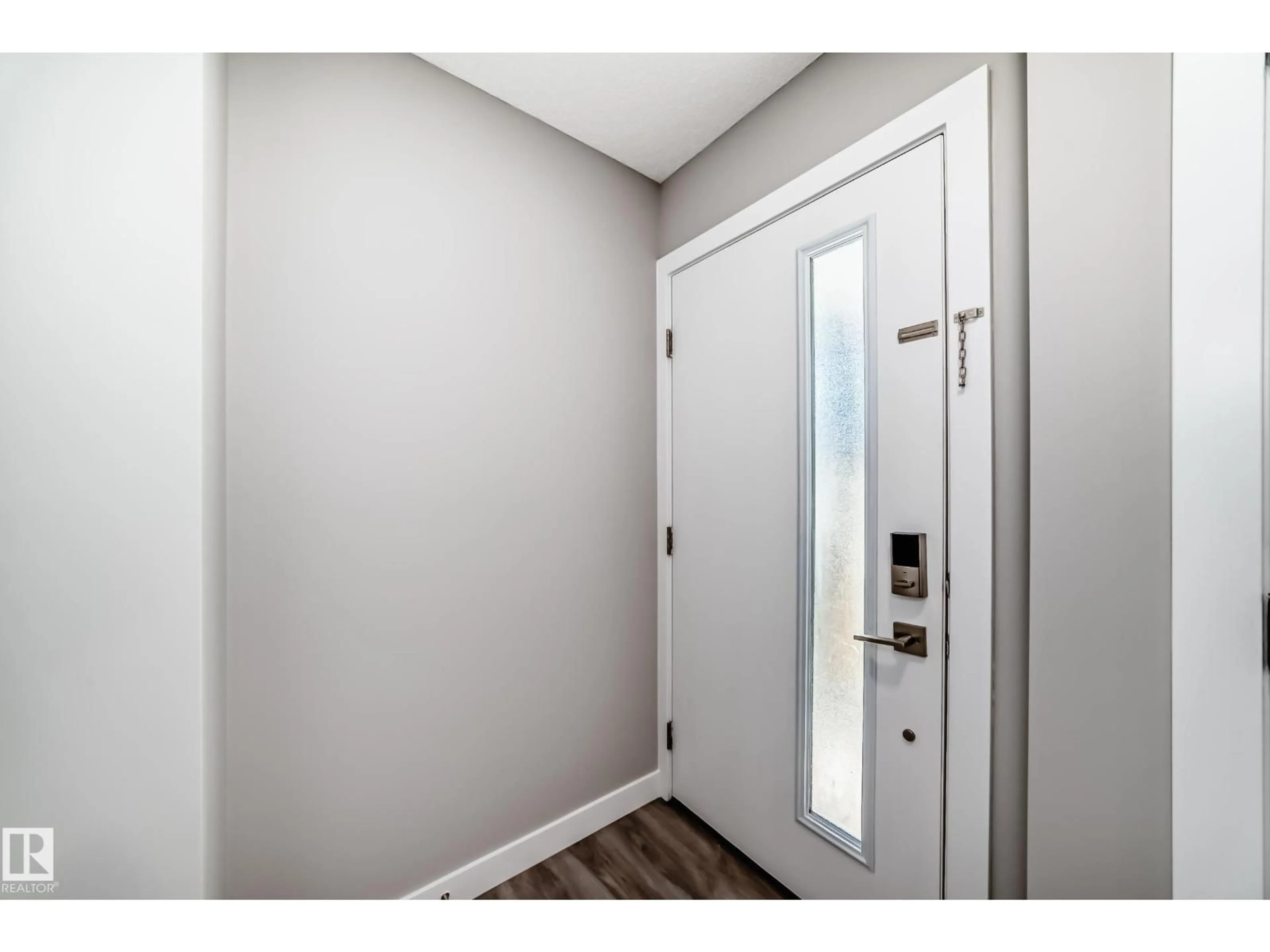 Indoor entryway for 17511 65 ST, Edmonton Alberta T5Y4A7
