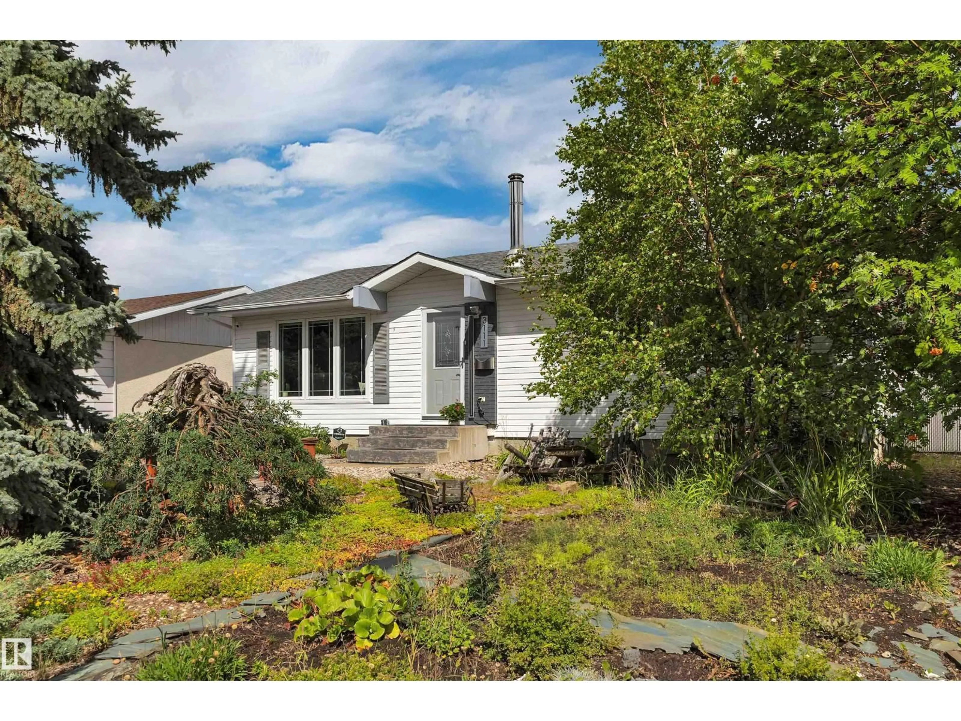 A pic from outside/outdoor area/front of a property/back of a property/a pic from drone, street for 3111 104 ST NW, Edmonton Alberta T6J3B2