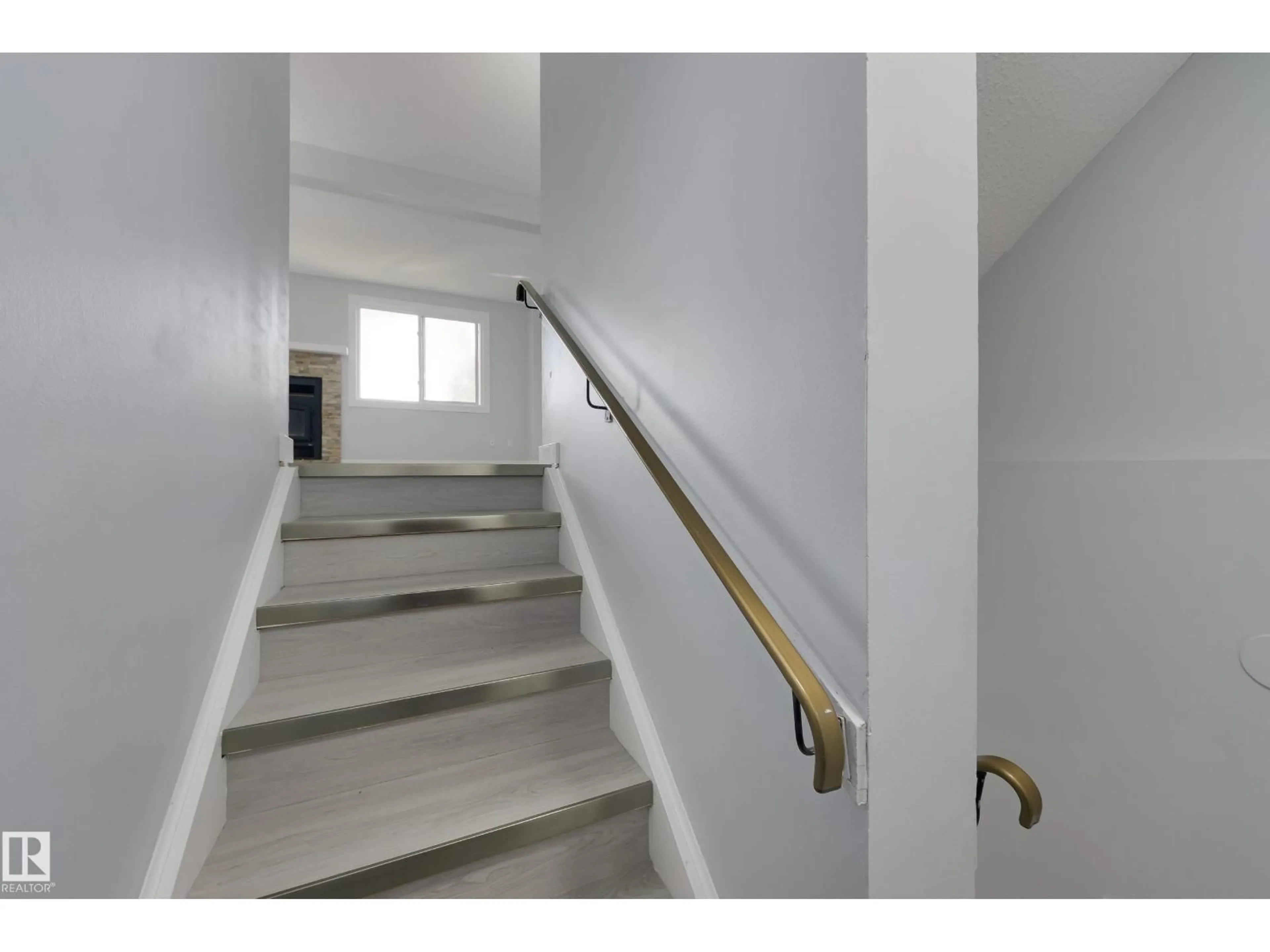 Stairs for NW - 1516A 69 ST, Edmonton Alberta T6K3R3