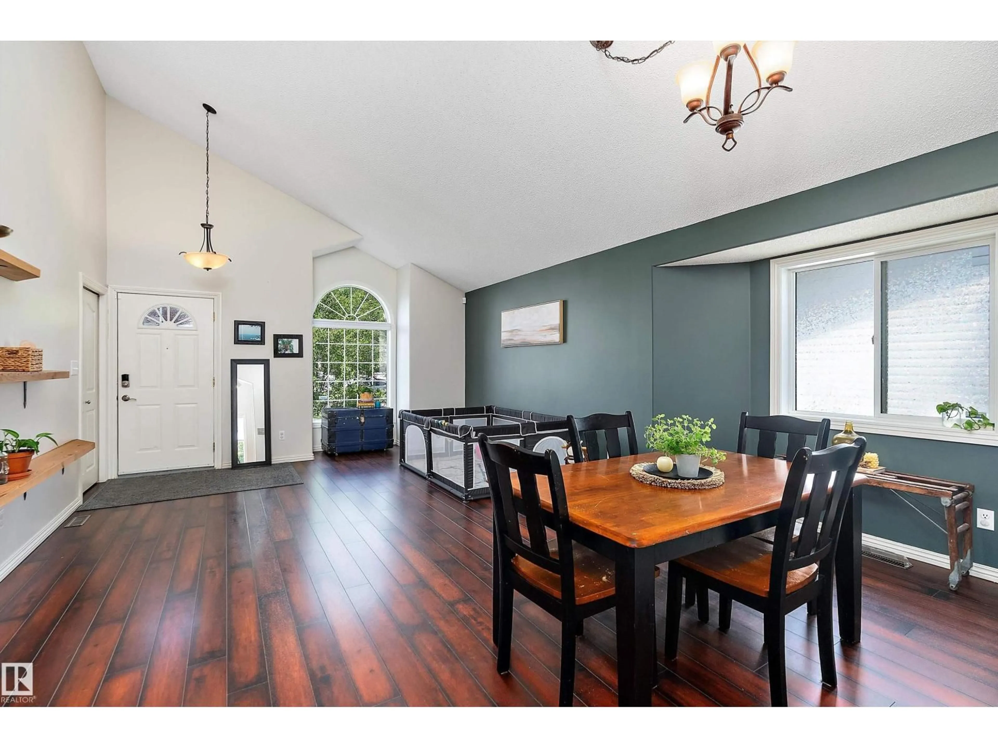 Dining room, wood/laminate floor for 18 ORANGEWOOD PL, St. Albert Alberta T8N6C5