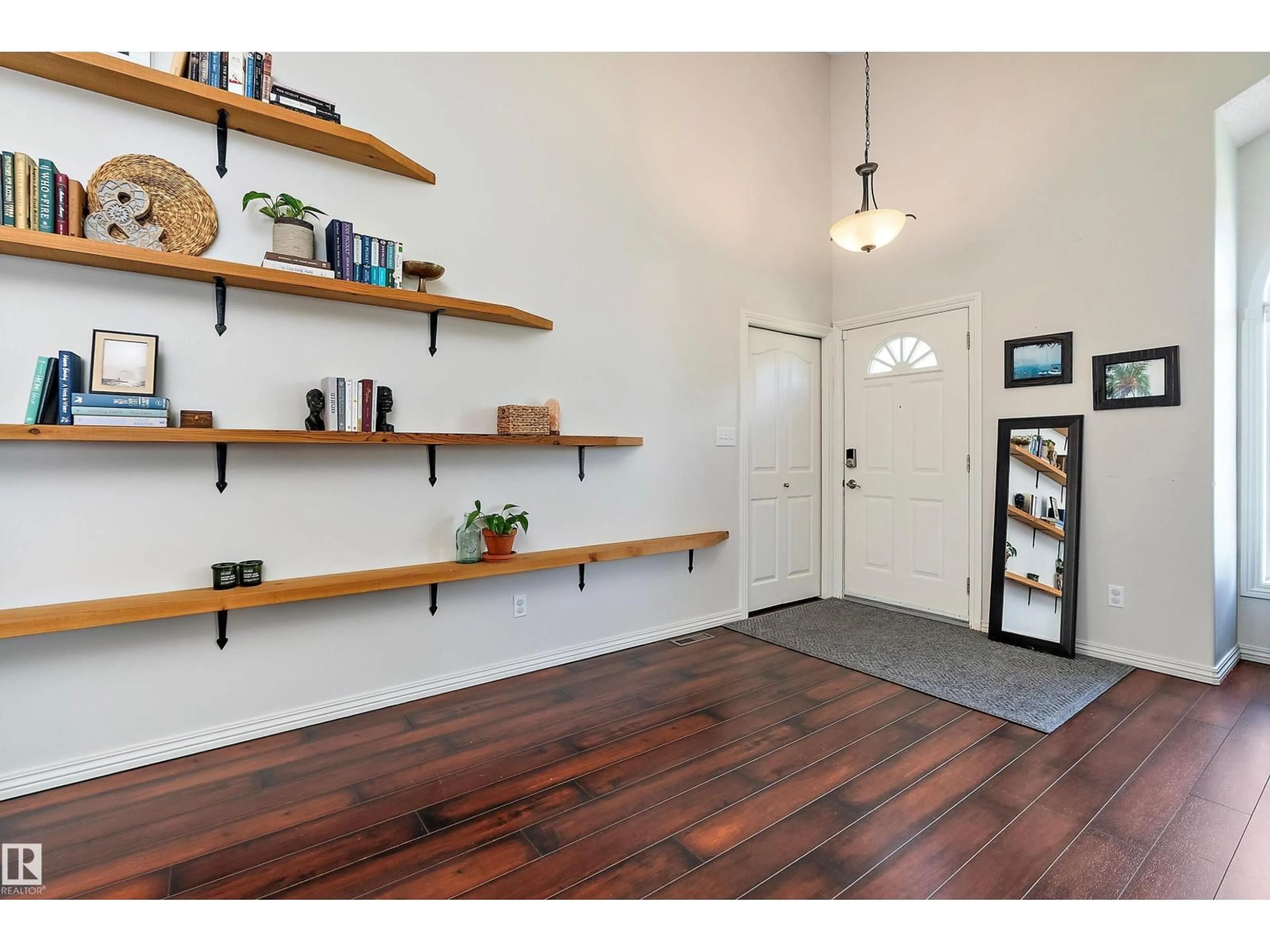 Indoor entryway for 18 ORANGEWOOD PL, St. Albert Alberta T8N6C5
