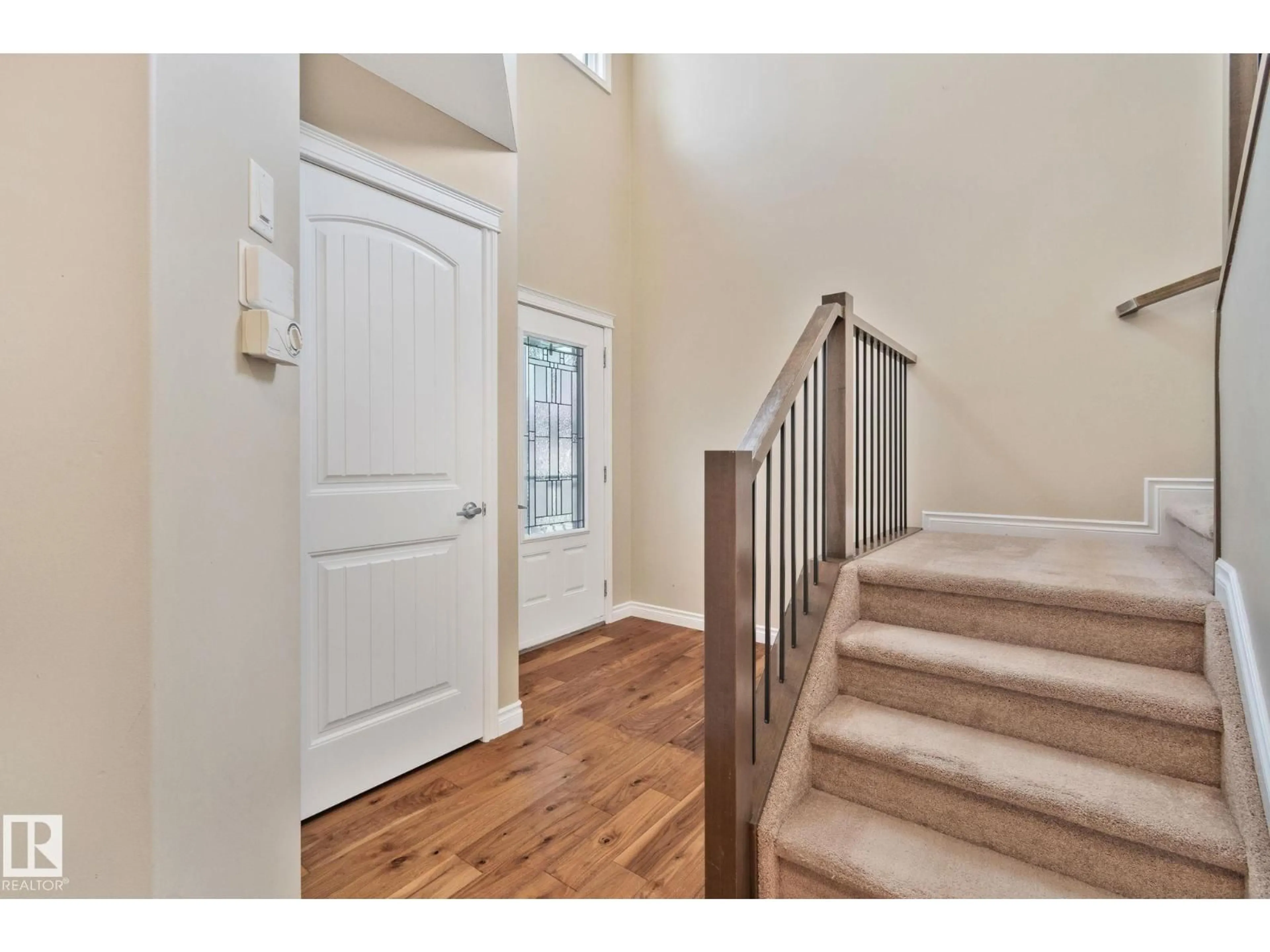 Indoor entryway for 21248 96 AV, Edmonton Alberta T5T5X8