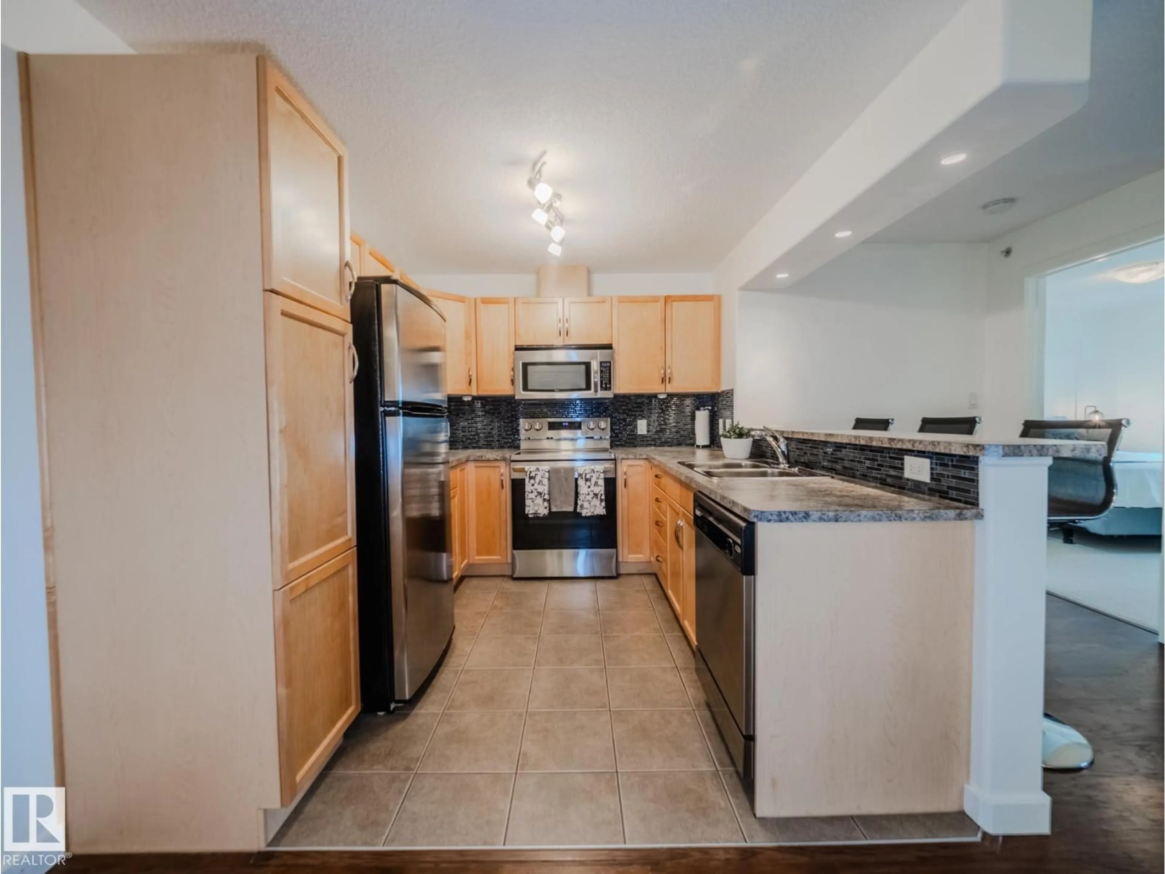 Standard kitchen, unknown for 431 - 11603 ELLERSLIE RD, Edmonton Alberta T6W0J3