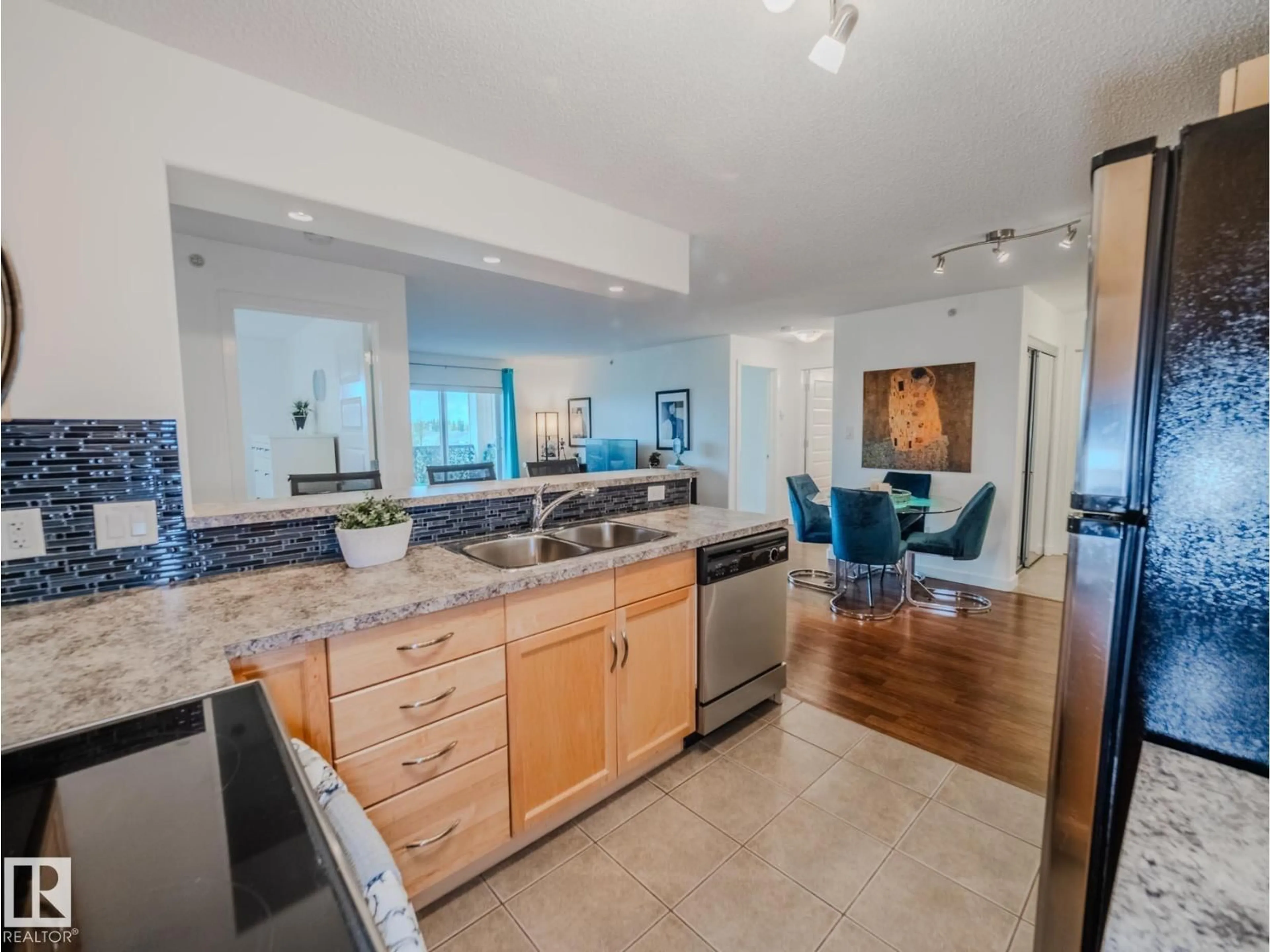 Open concept kitchen, ceramic/tile floor for 431 - 11603 ELLERSLIE RD, Edmonton Alberta T6W0J3