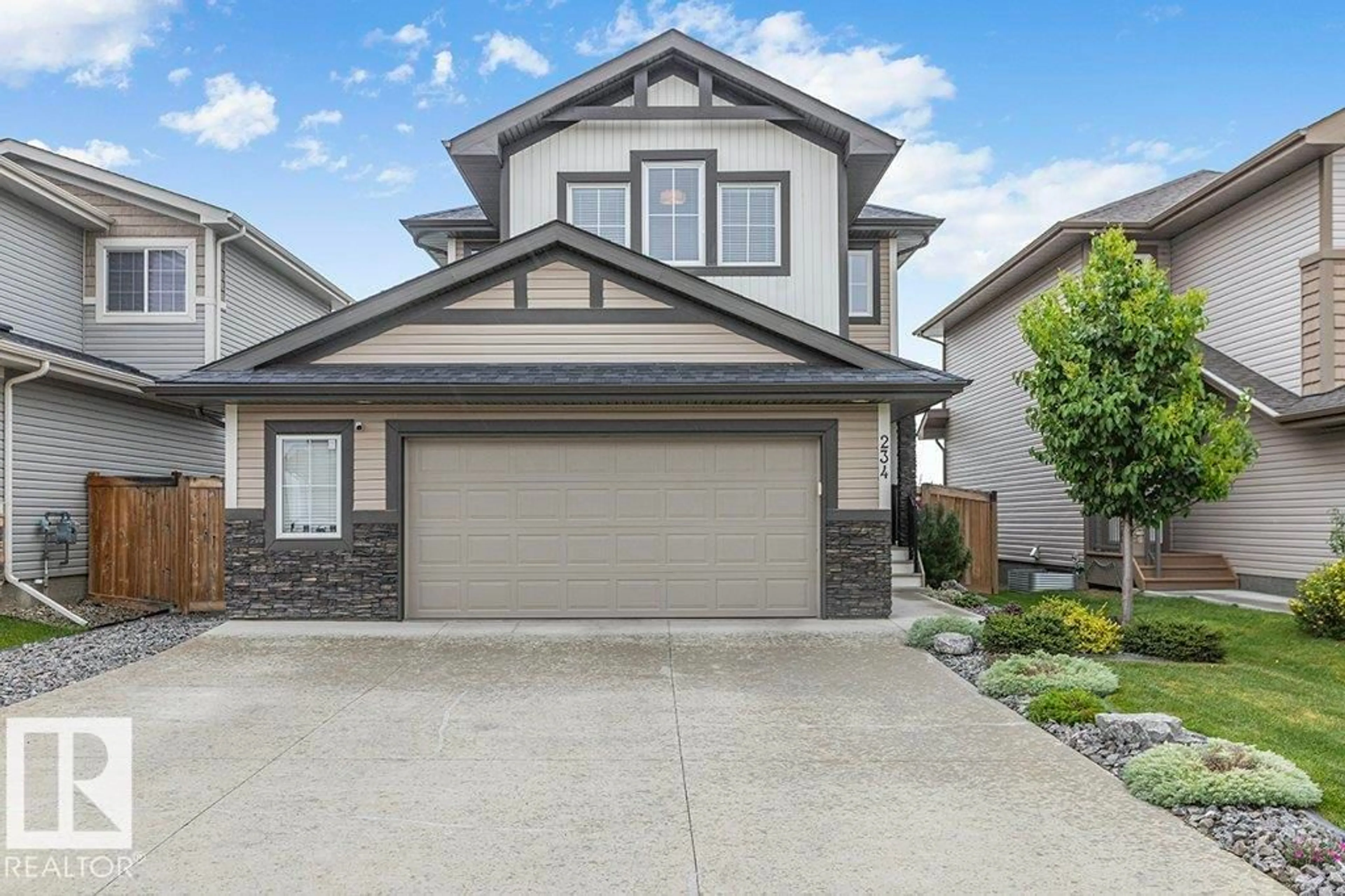 Home with vinyl exterior material, street for 234 BRICKYARD CV, Stony Plain Alberta T7Z0L1