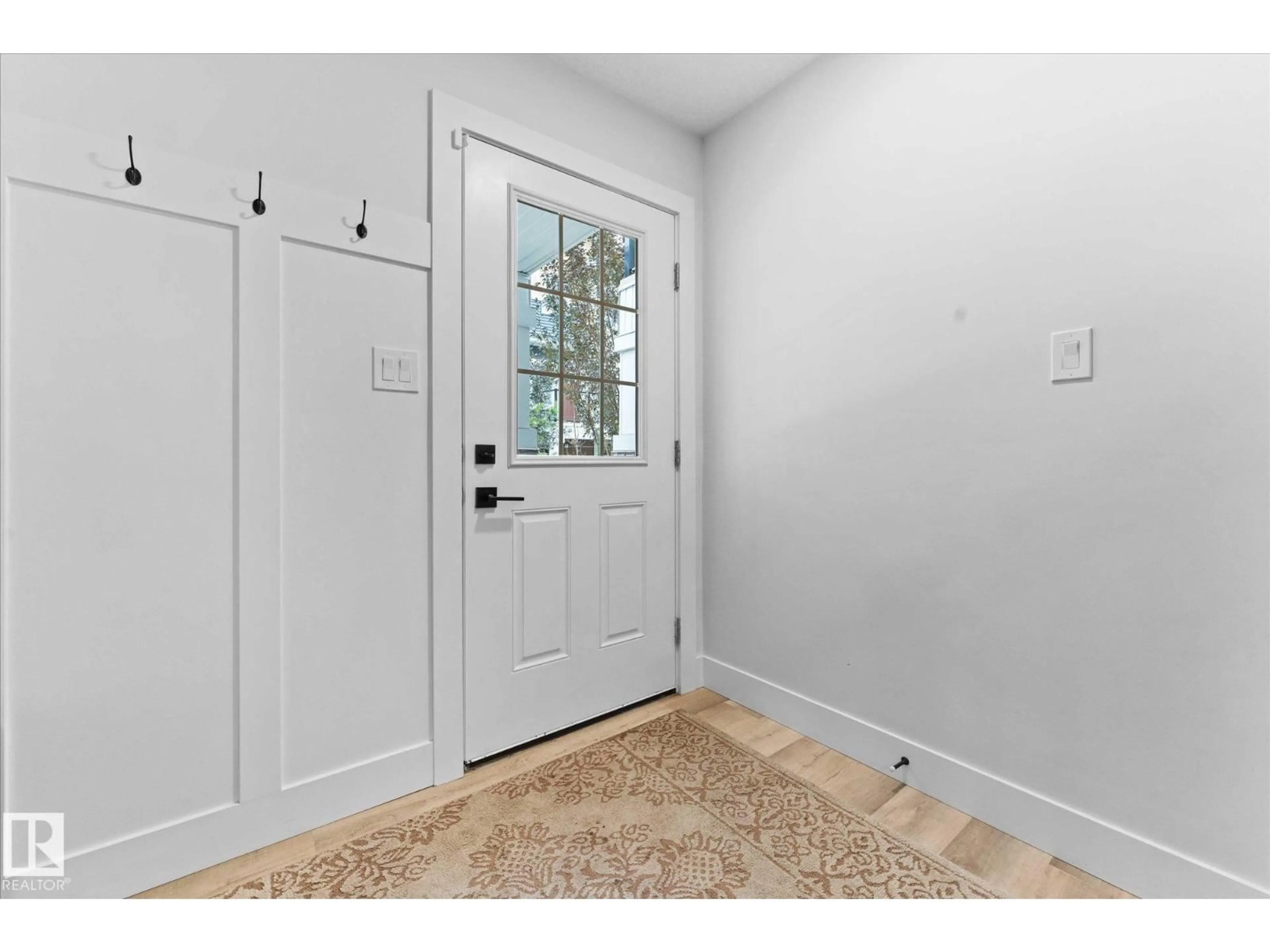 Indoor entryway for #41 - 230 EDGEMONT RD, Edmonton Alberta T6M0Y8