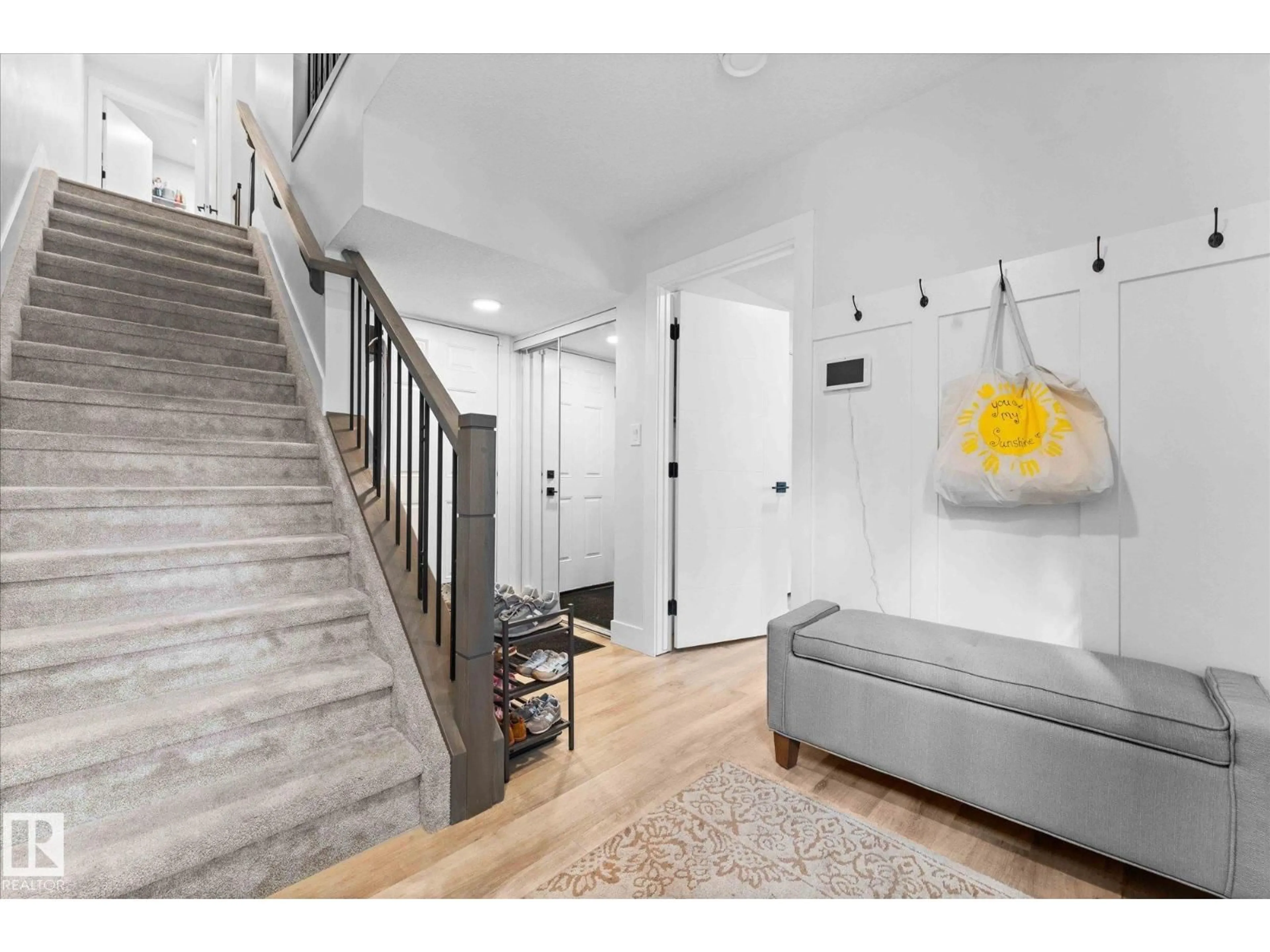 Indoor entryway for #41 - 230 EDGEMONT RD, Edmonton Alberta T6M0Y8