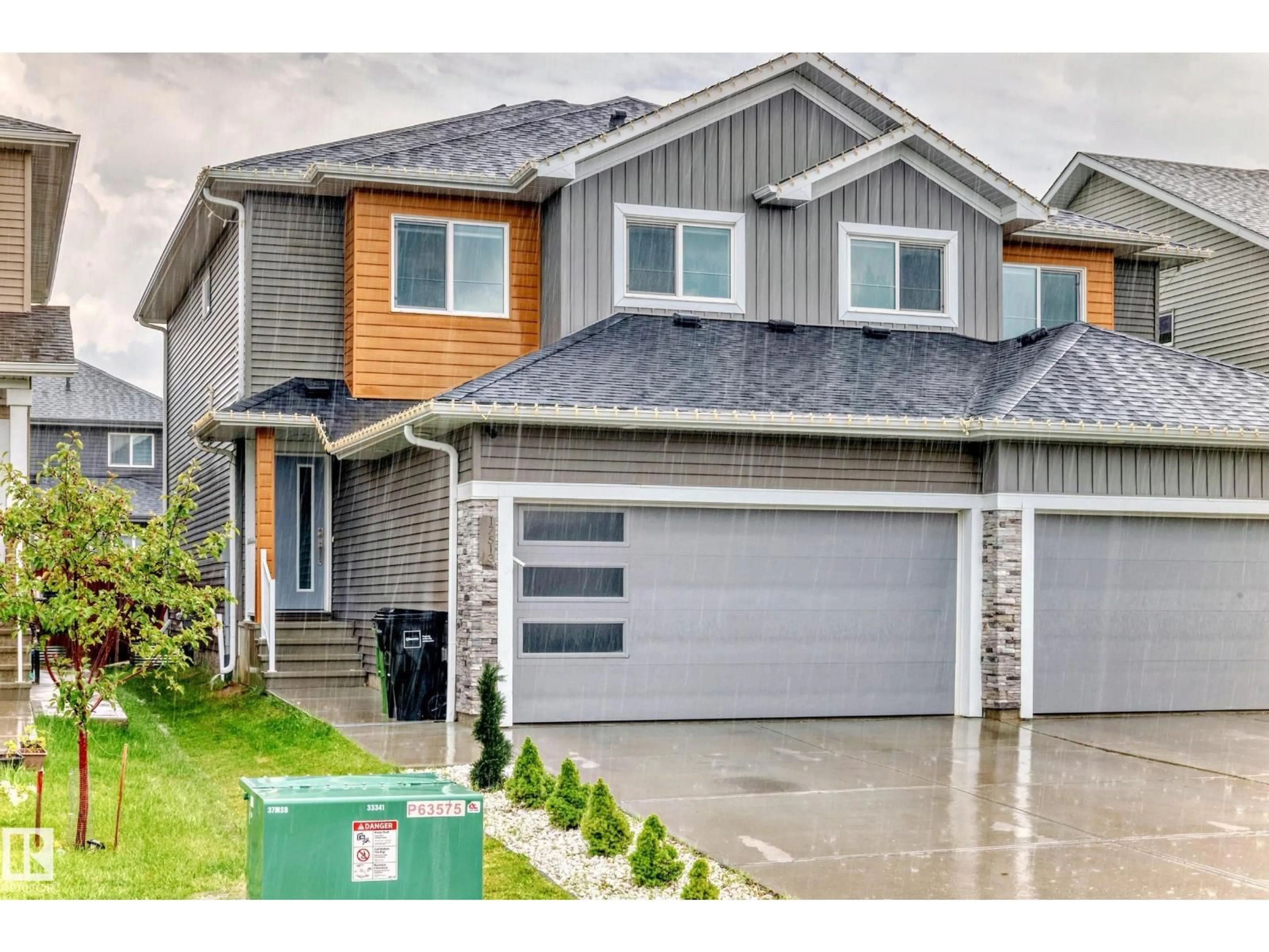 Home with vinyl exterior material, street for NW - 17513 65 ST, Edmonton Alberta T5Y4A7