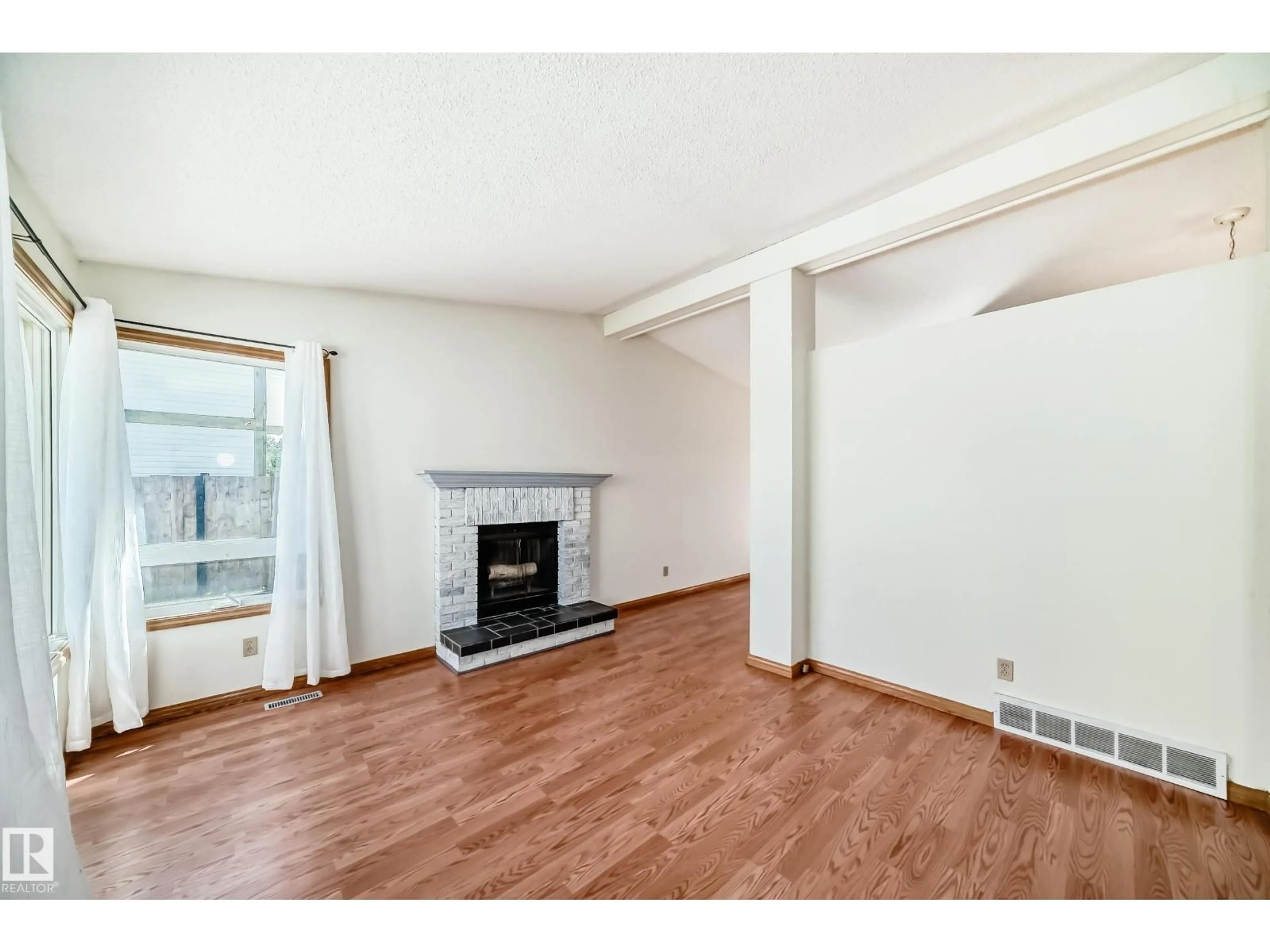 A pic of a room for 9 WELLINGTON CR, Spruce Grove Alberta T7X1K6