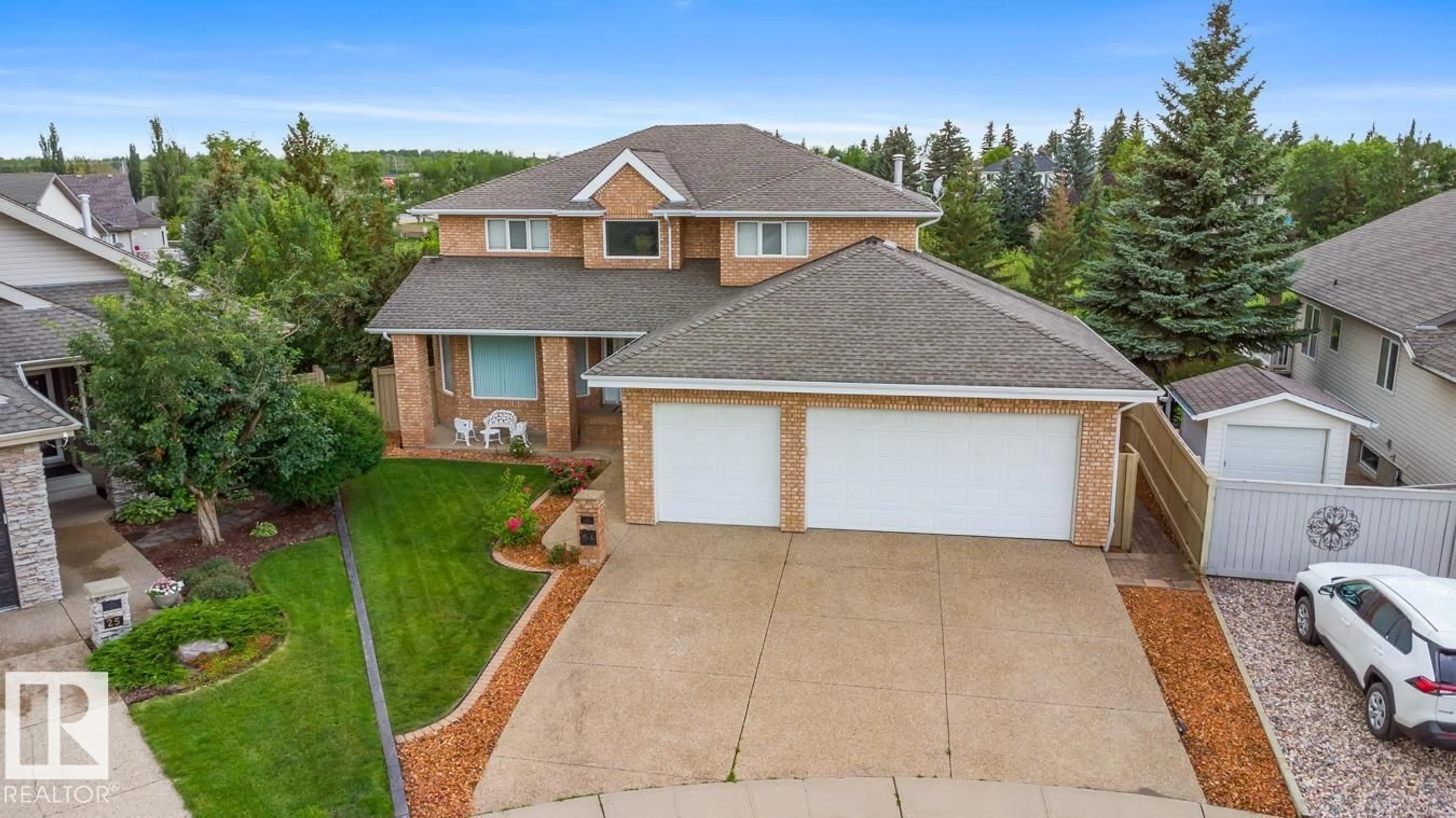 A pic from outside/outdoor area/front of a property/back of a property/a pic from drone, street for 21 RIDGEBAY PL, Sherwood Park Alberta T8A5N2
