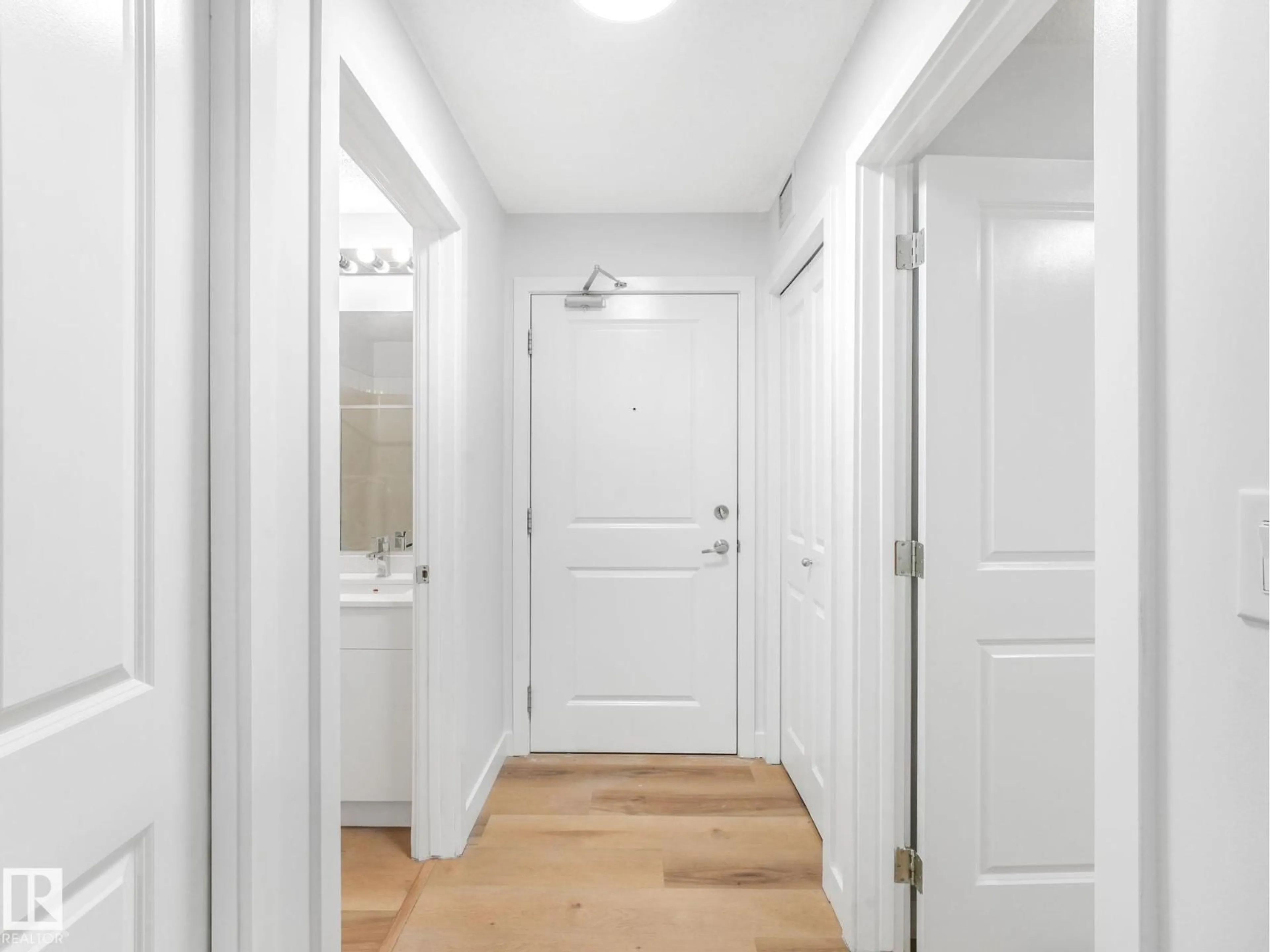Indoor entryway for #121 - 5515 7 AV, Edmonton Alberta T6X2A8