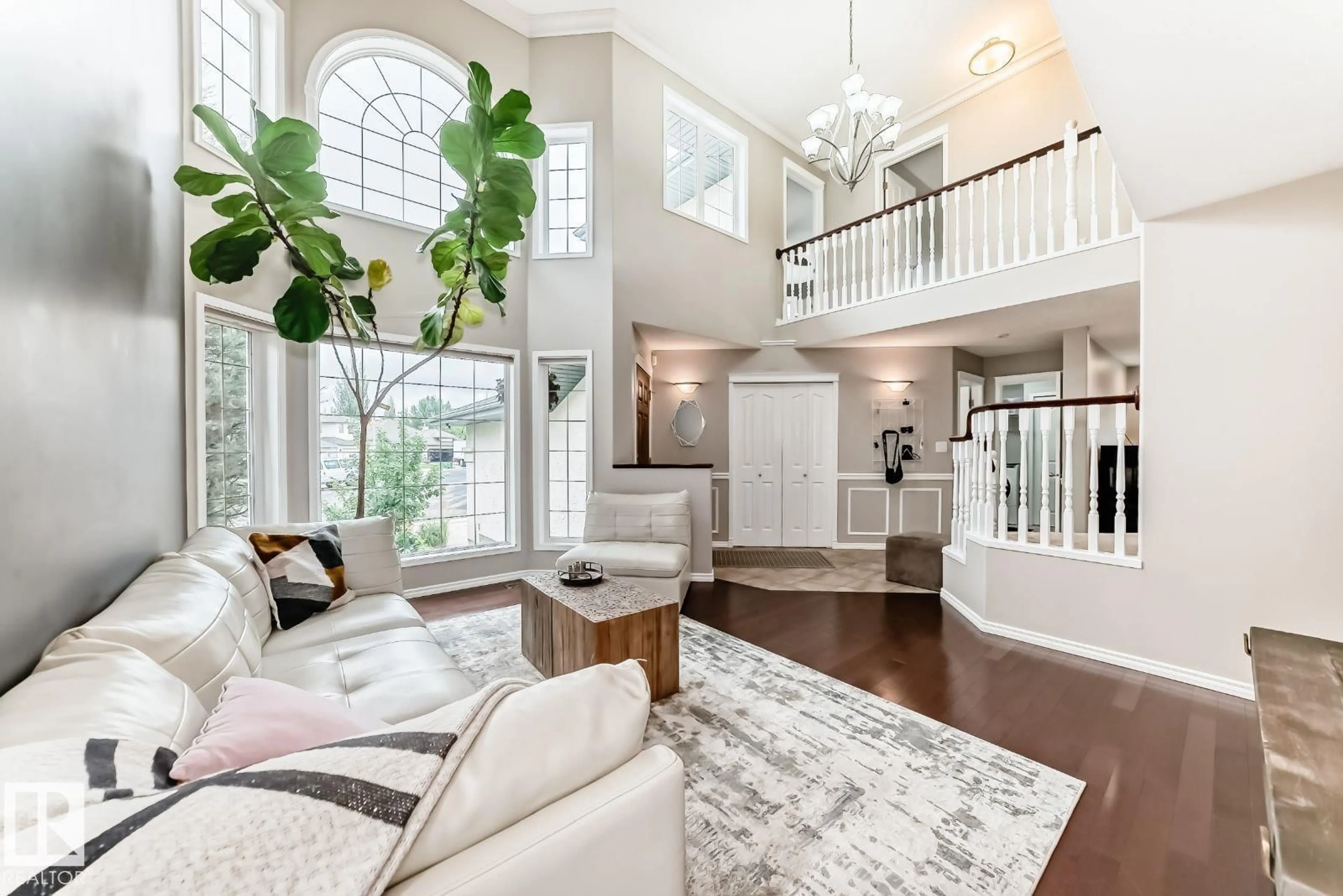 Indoor entryway for 195 DECHENE RD, Edmonton Alberta T6M2M8