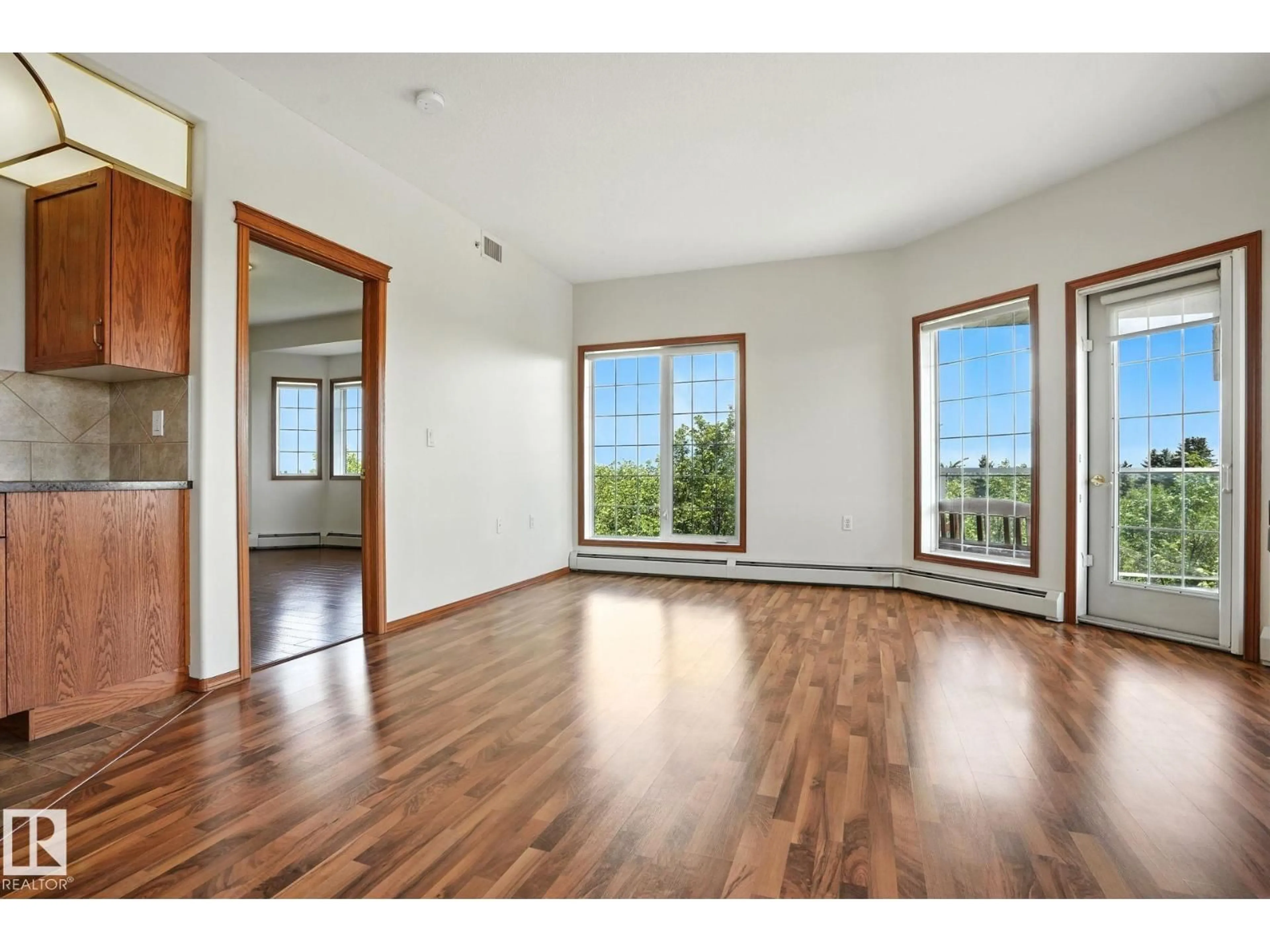 A pic of a room for 430 - 11260 153 AV NW, Edmonton Alberta T5X6E7
