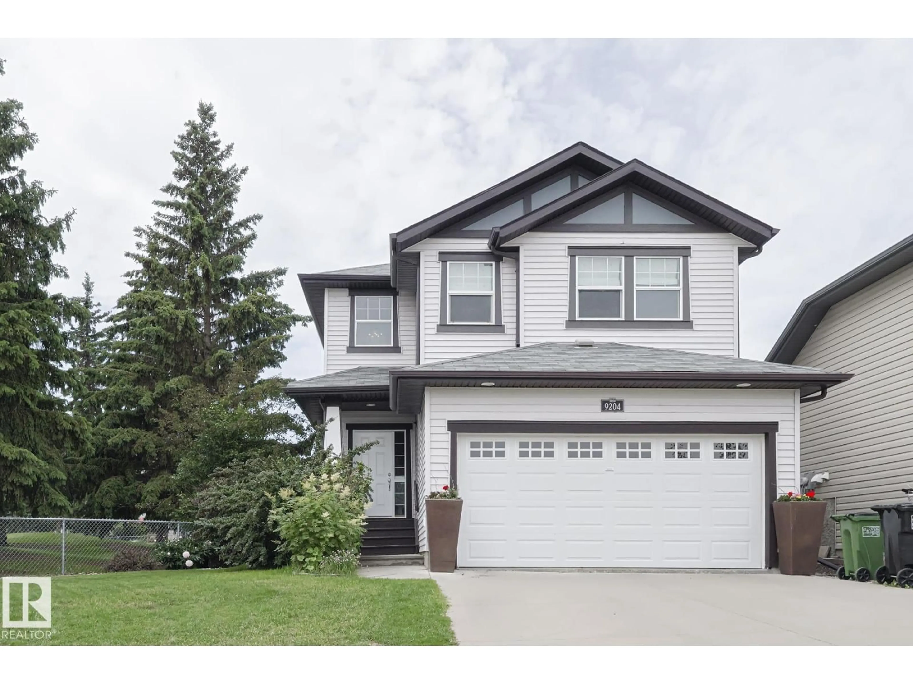 Home with vinyl exterior material, street for NW - 9204 209 ST, Edmonton Alberta T5T3Y5