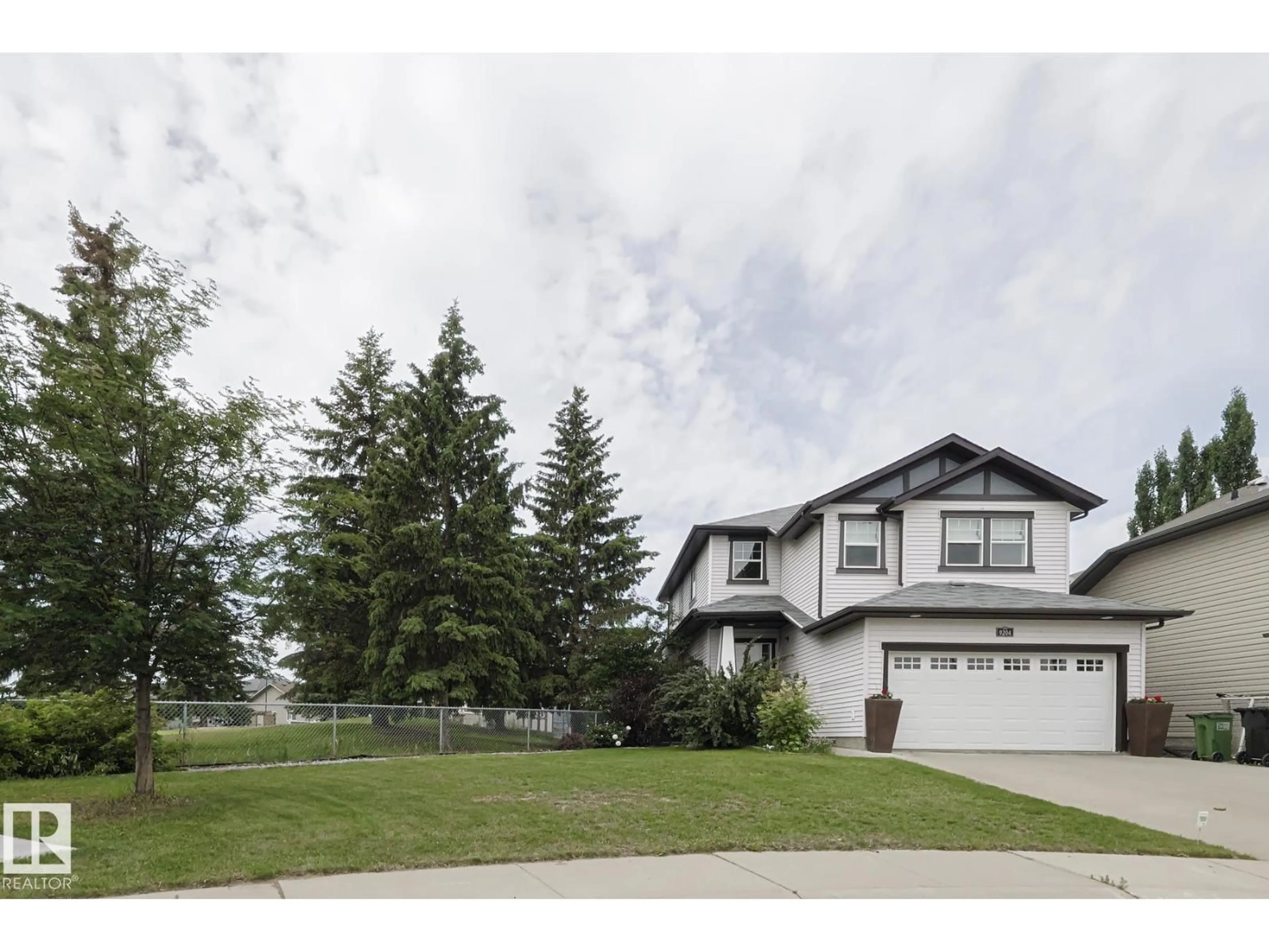 A pic from outside/outdoor area/front of a property/back of a property/a pic from drone, unknown for NW - 9204 209 ST, Edmonton Alberta T5T3Y5
