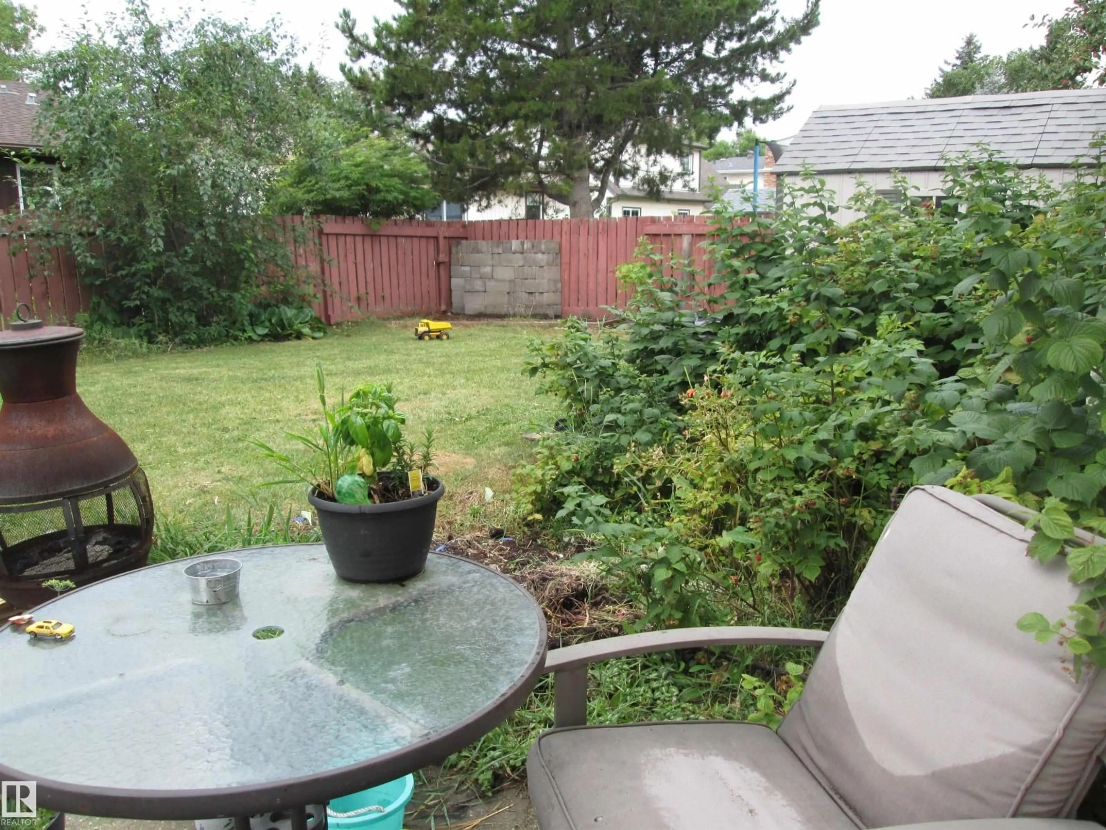 Patio, unknown for 10 ABBEY CR, St. Albert Alberta T8N2X2