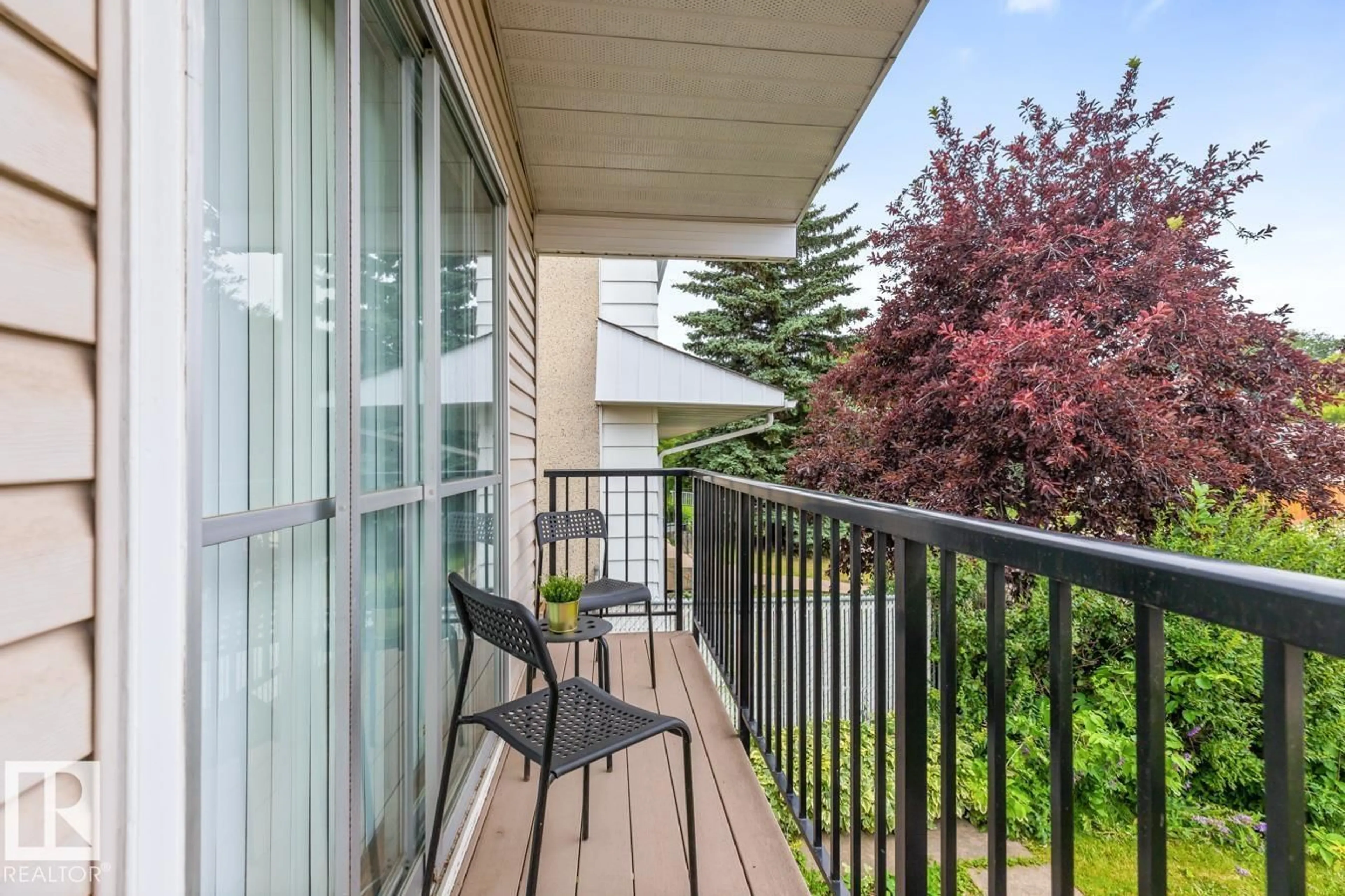 Patio, unknown for 8735 92 AV, Edmonton Alberta T6C1S2