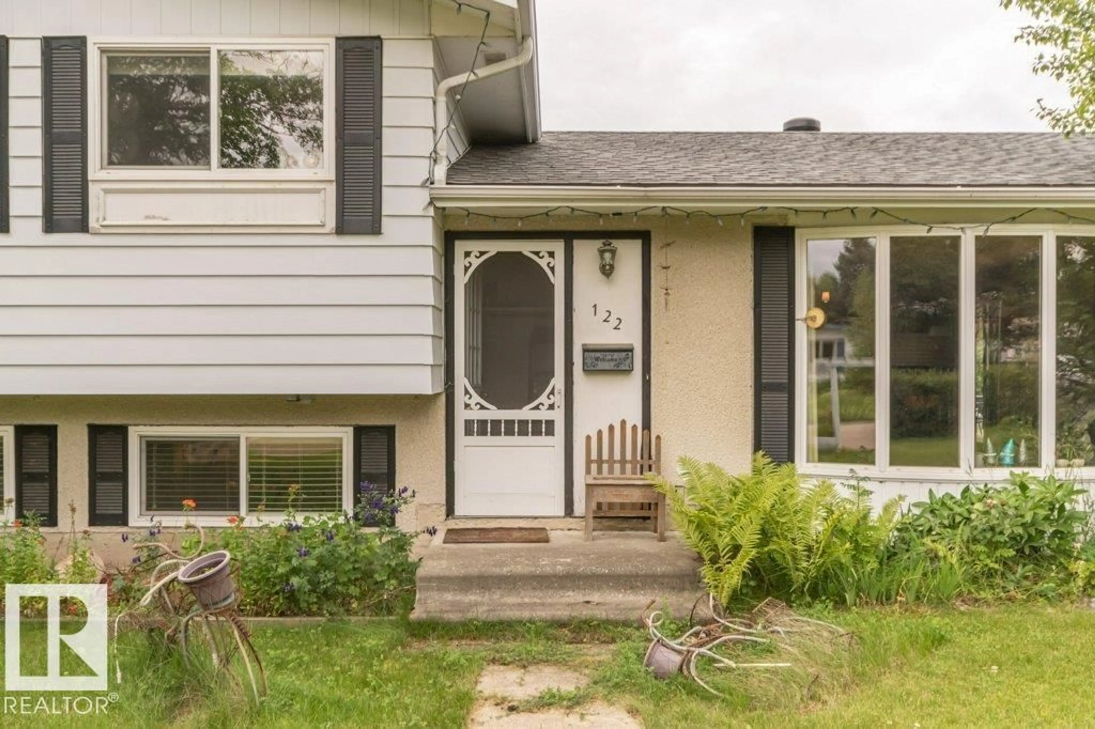 Home with vinyl exterior material, street for 122 GREENGROVE AV, Sherwood Park Alberta T8A3C6