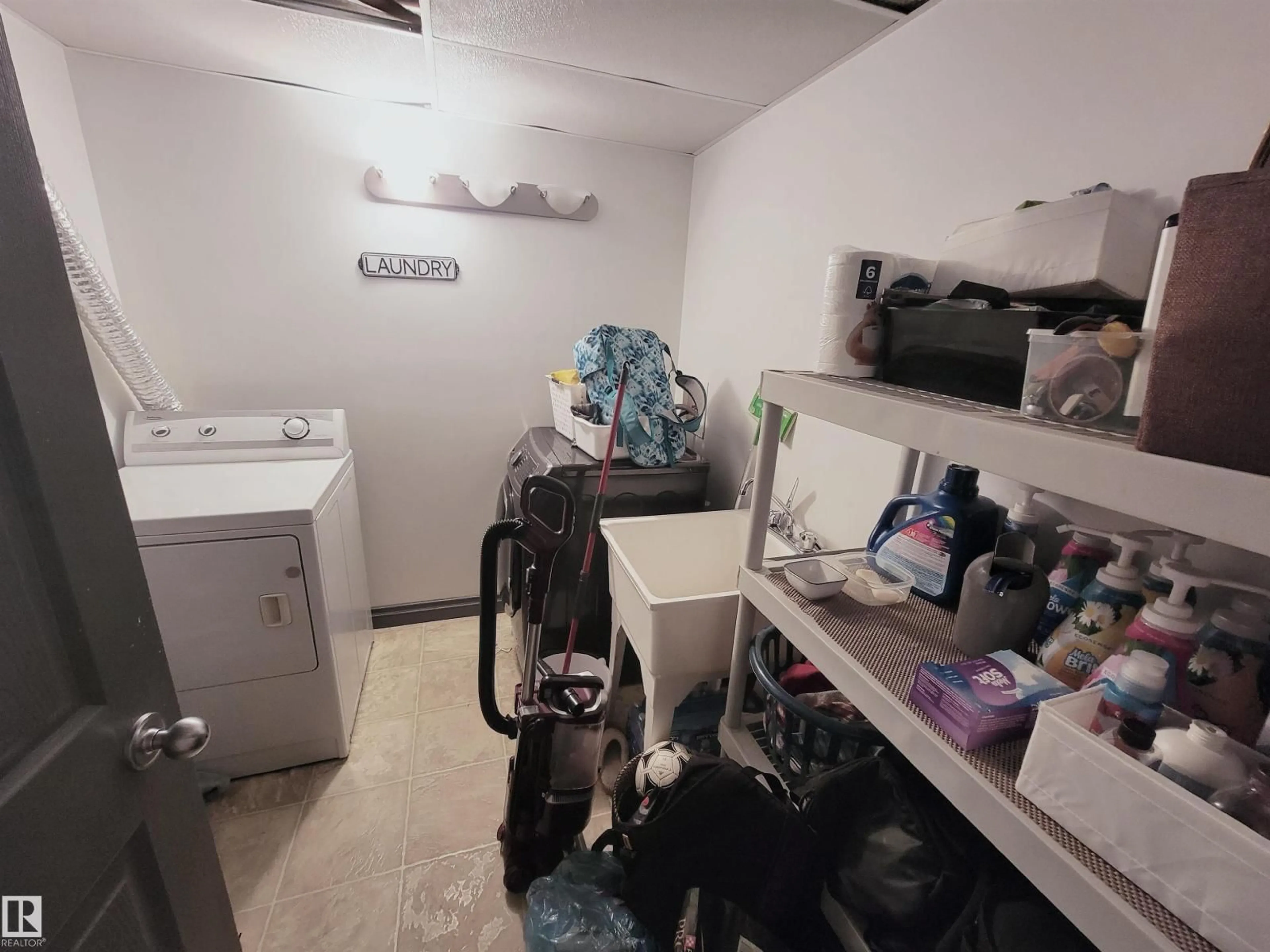 A pic of a room for 207 - 9739 92 ST, Edmonton Alberta T6C3S3