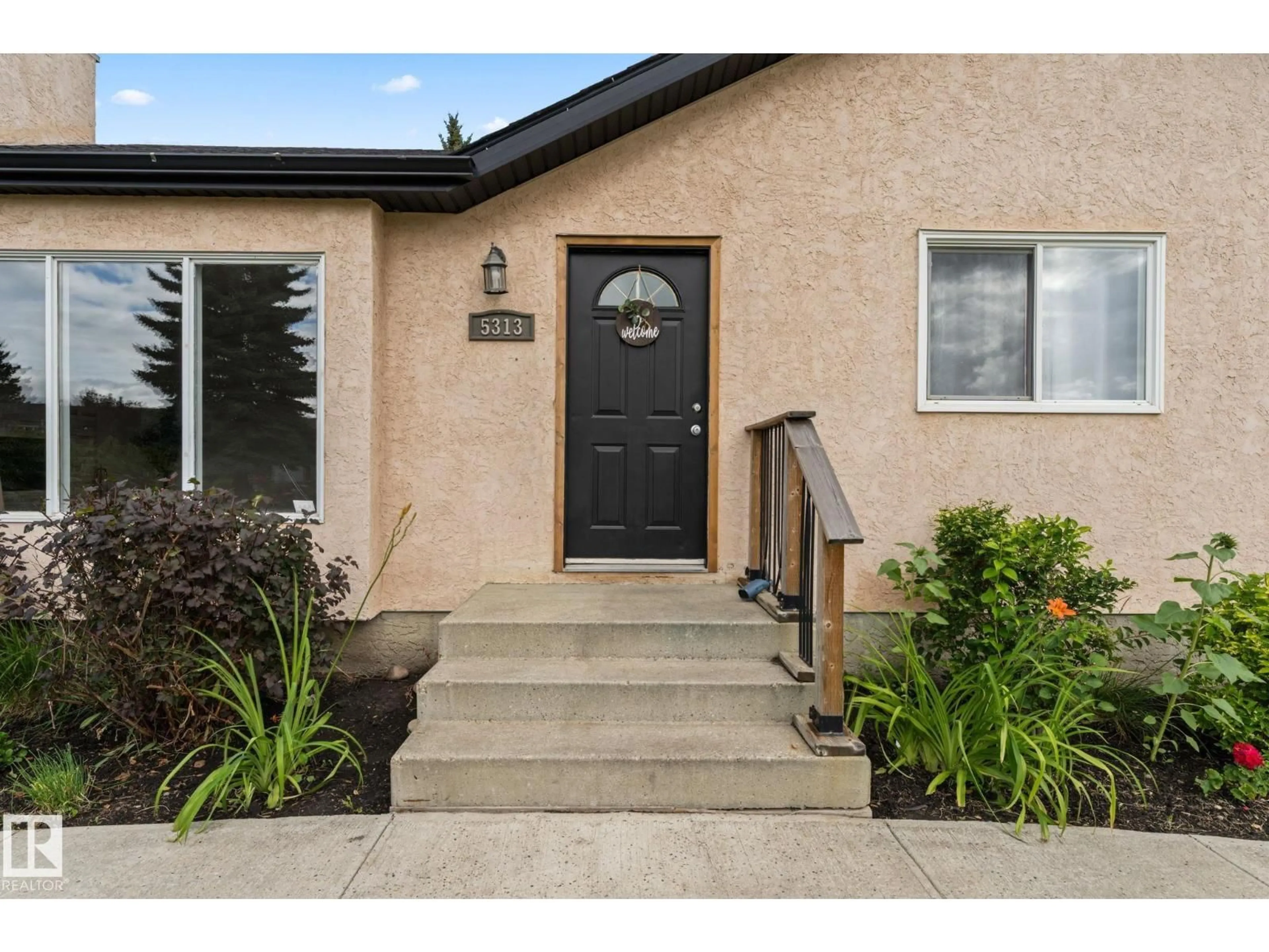 Indoor entryway for 5313 59 ST, Beaumont Alberta T4X1B6