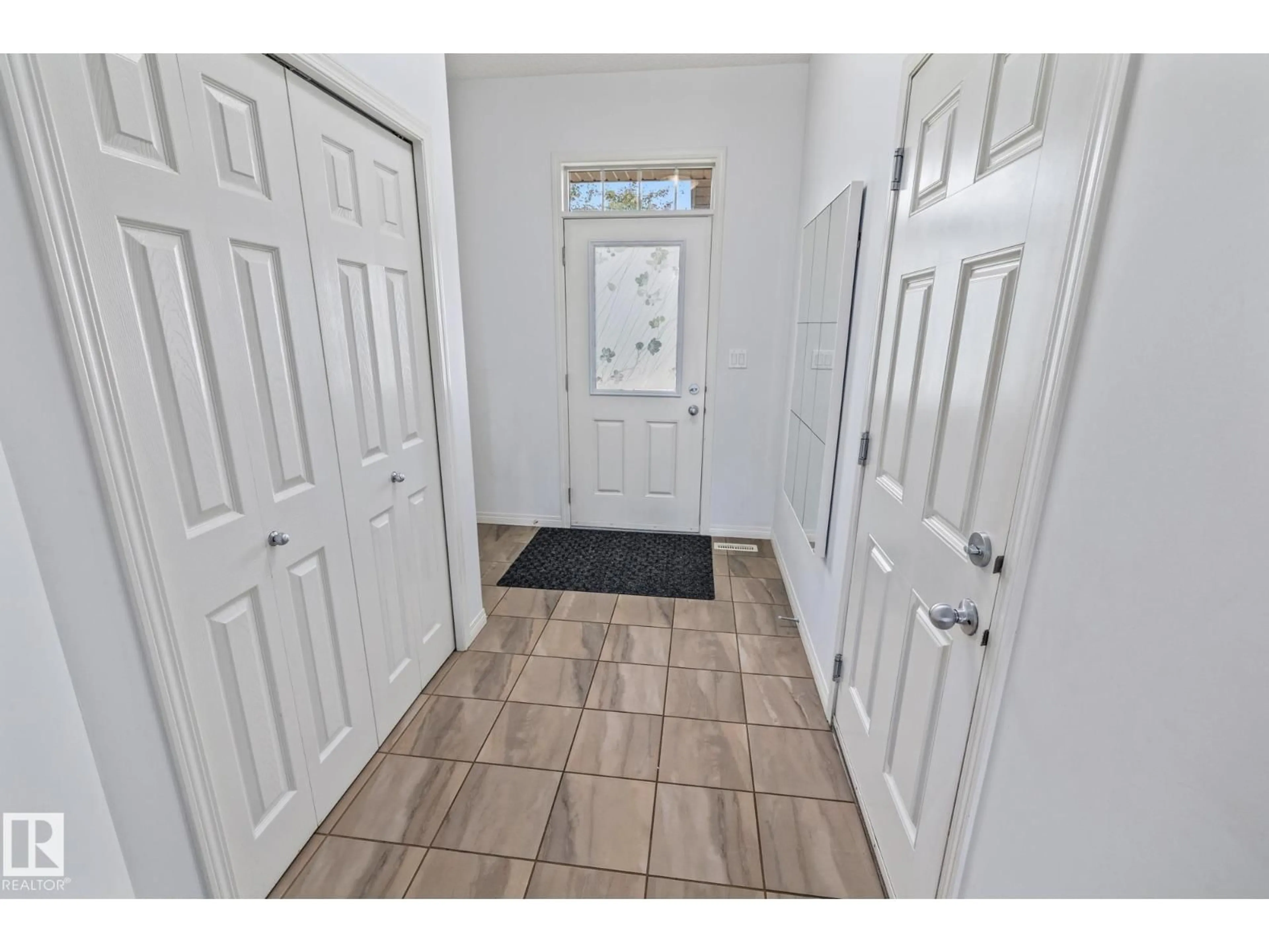 Indoor entryway for GR SW - 2710 COUGHLAN GREEN, Edmonton Alberta T6W3N8