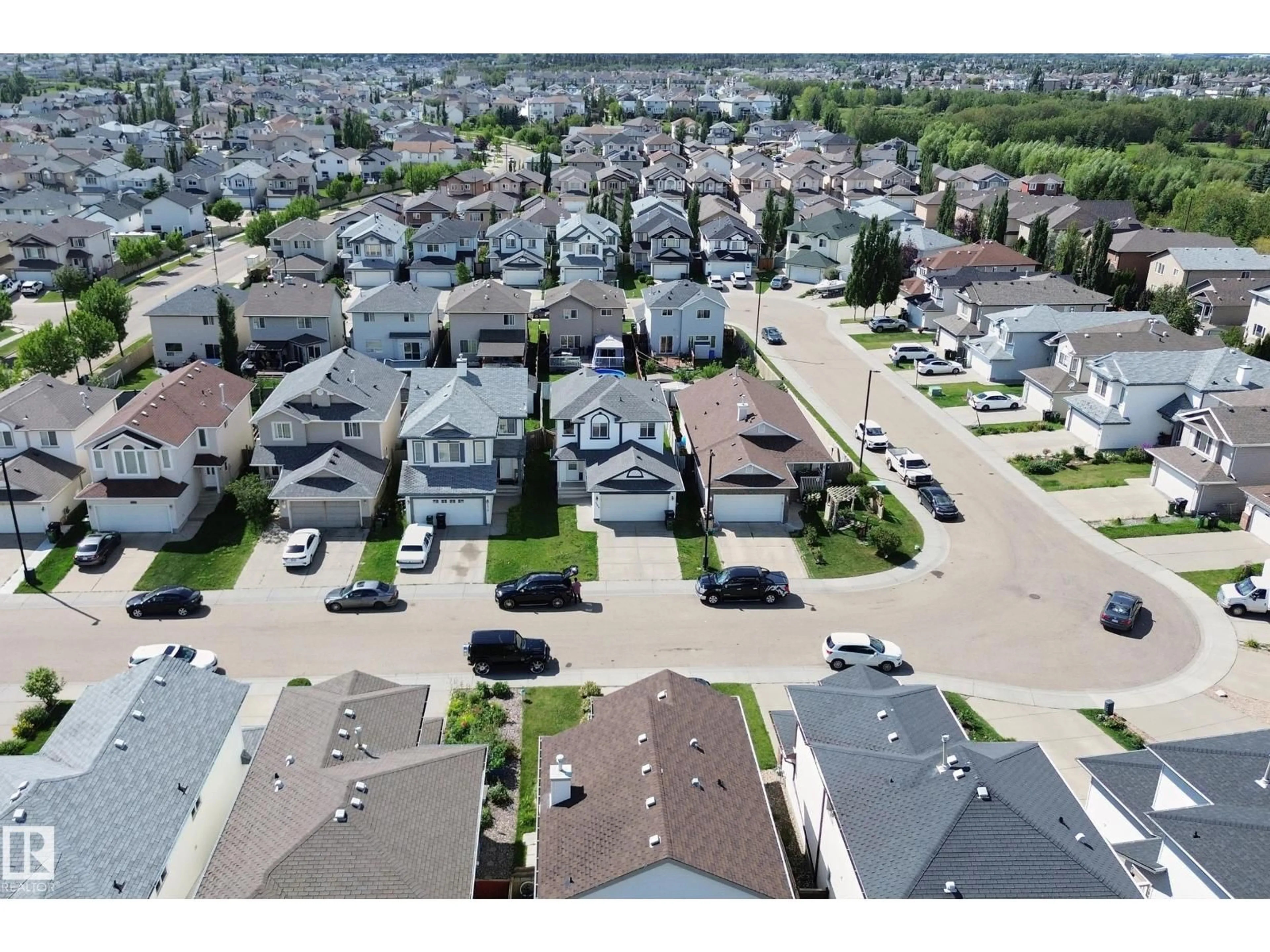 A pic from outside/outdoor area/front of a property/back of a property/a pic from drone, street for 3320 20 ST, Edmonton Alberta T6T0L5