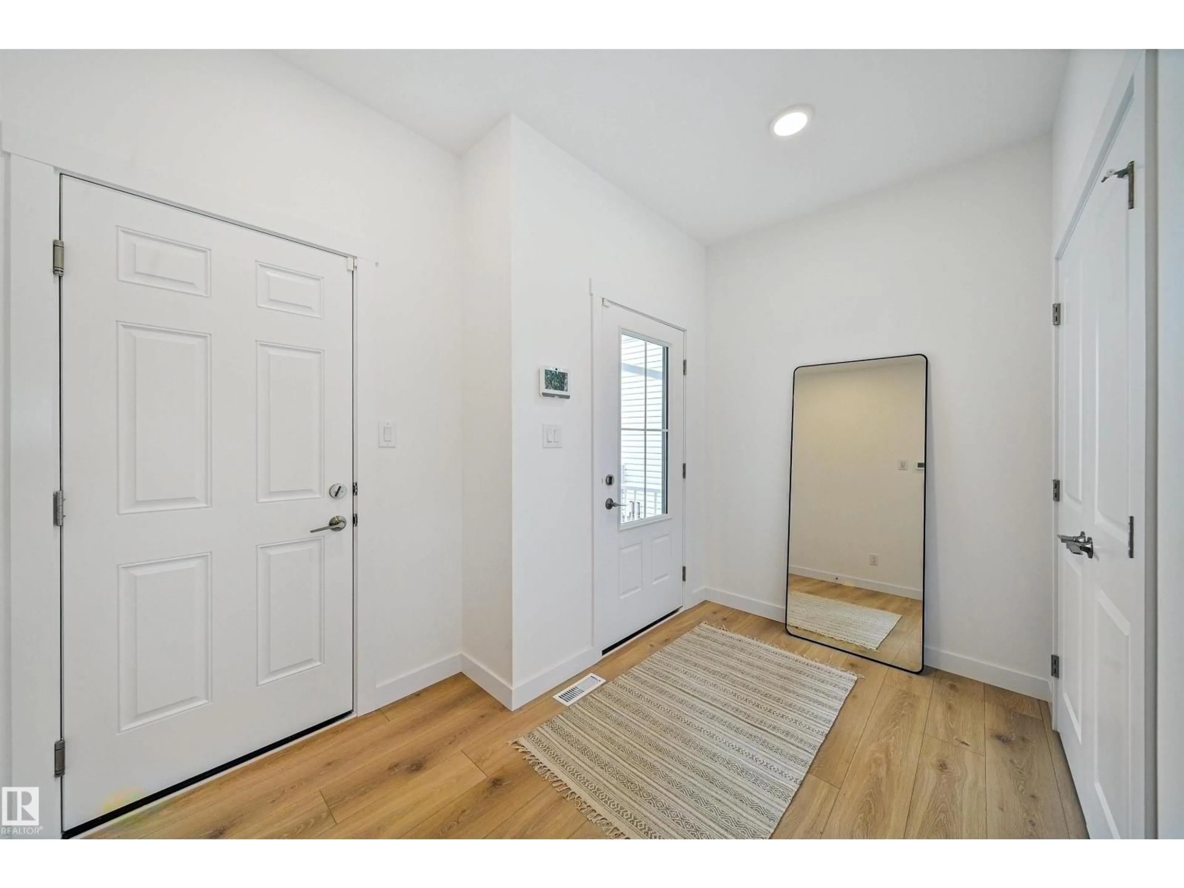 Indoor entryway for 19424 26 AV, Edmonton Alberta T6M1P5