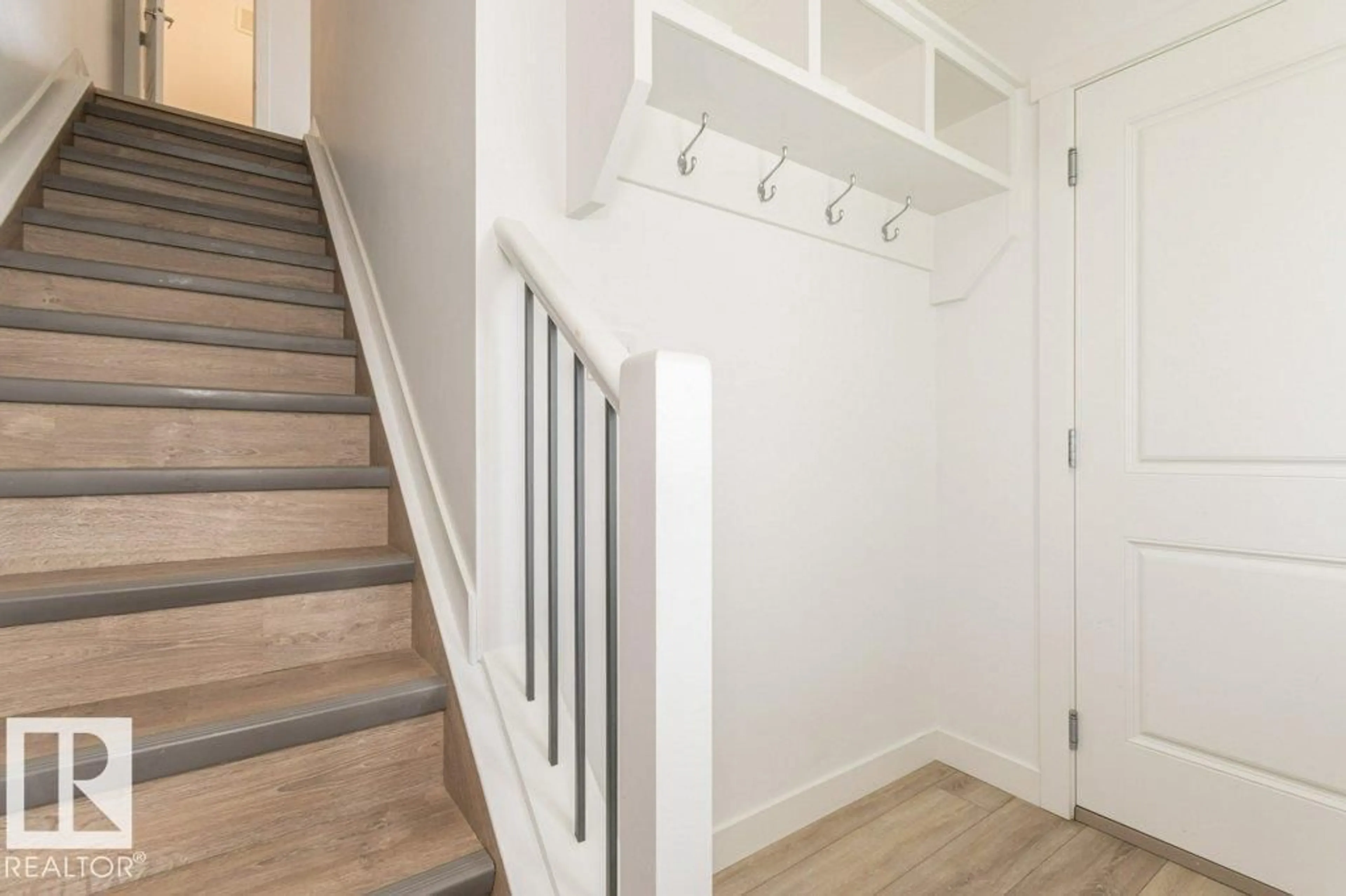 Stairs for 838 DANIELS WY, Edmonton Alberta T6W4C8