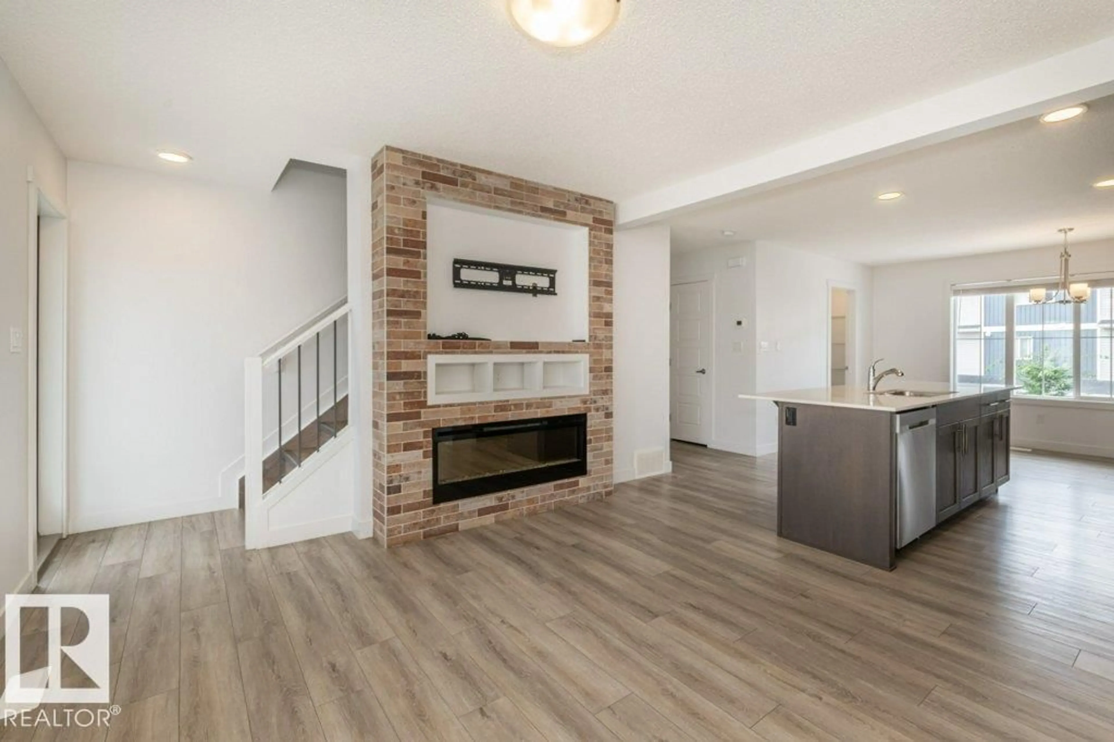 Unknown for 838 DANIELS WY, Edmonton Alberta T6W4C8