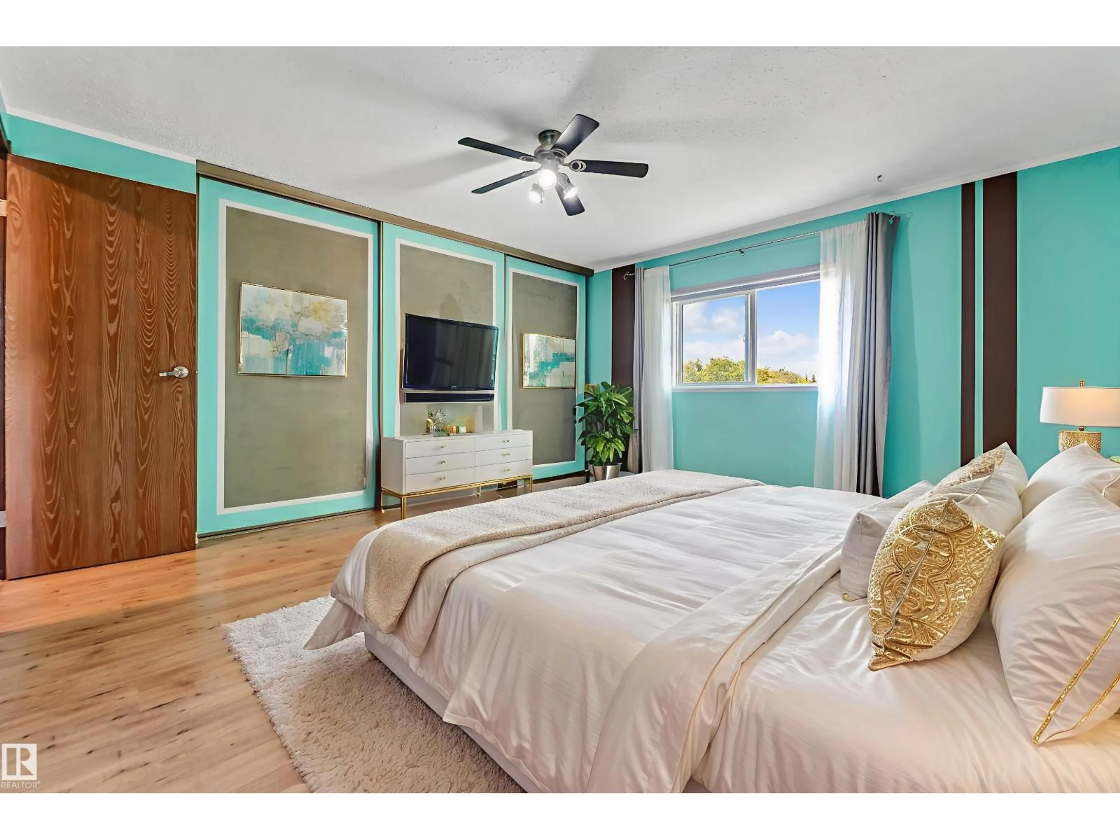 Bedroom with bed, unknown for 1303 37 ST, Edmonton Alberta T6L2N1