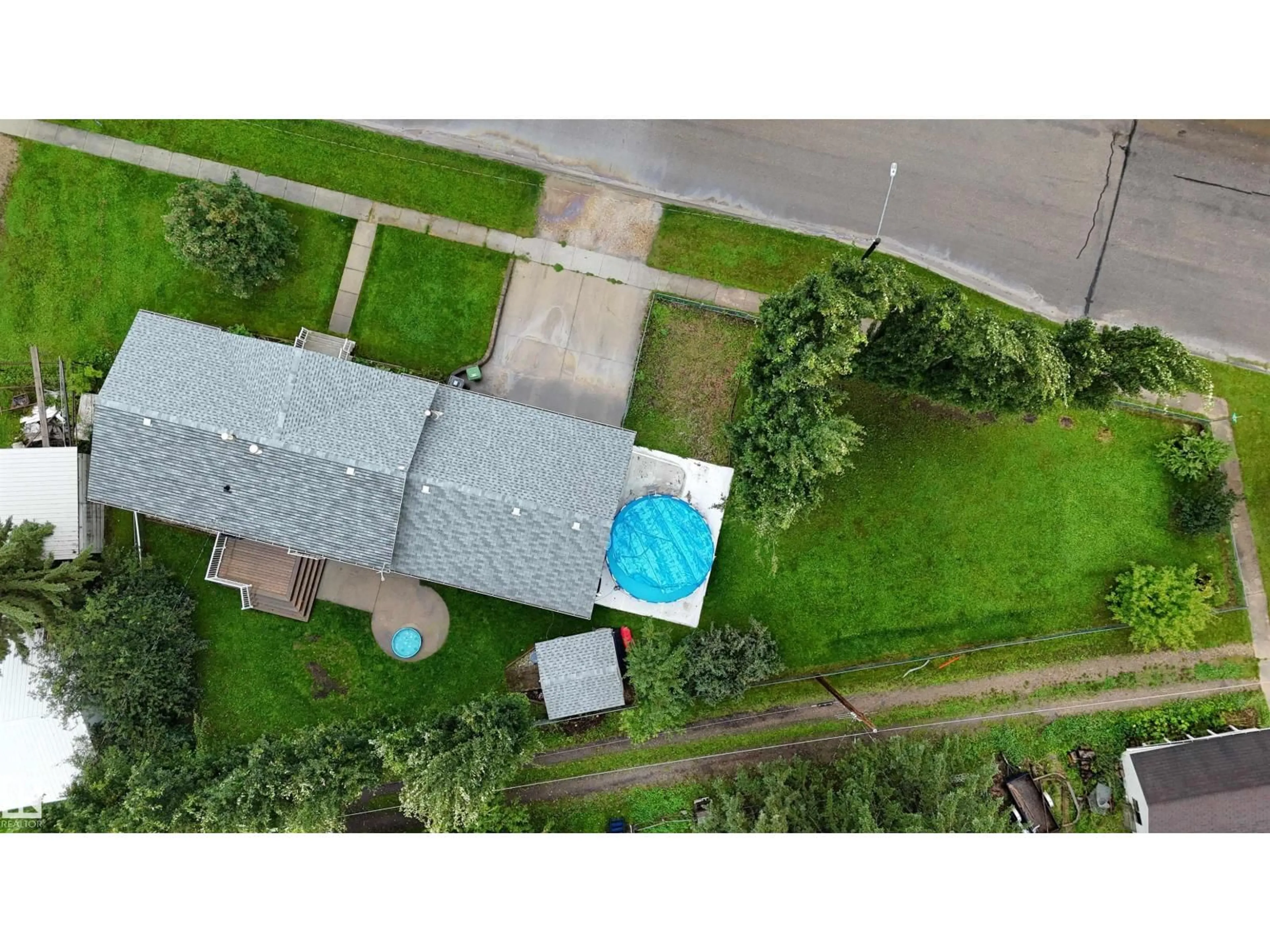 A pic from outside/outdoor area/front of a property/back of a property/a pic from drone, unknown for 4811 53RD AV, Breton Alberta T0C0P0