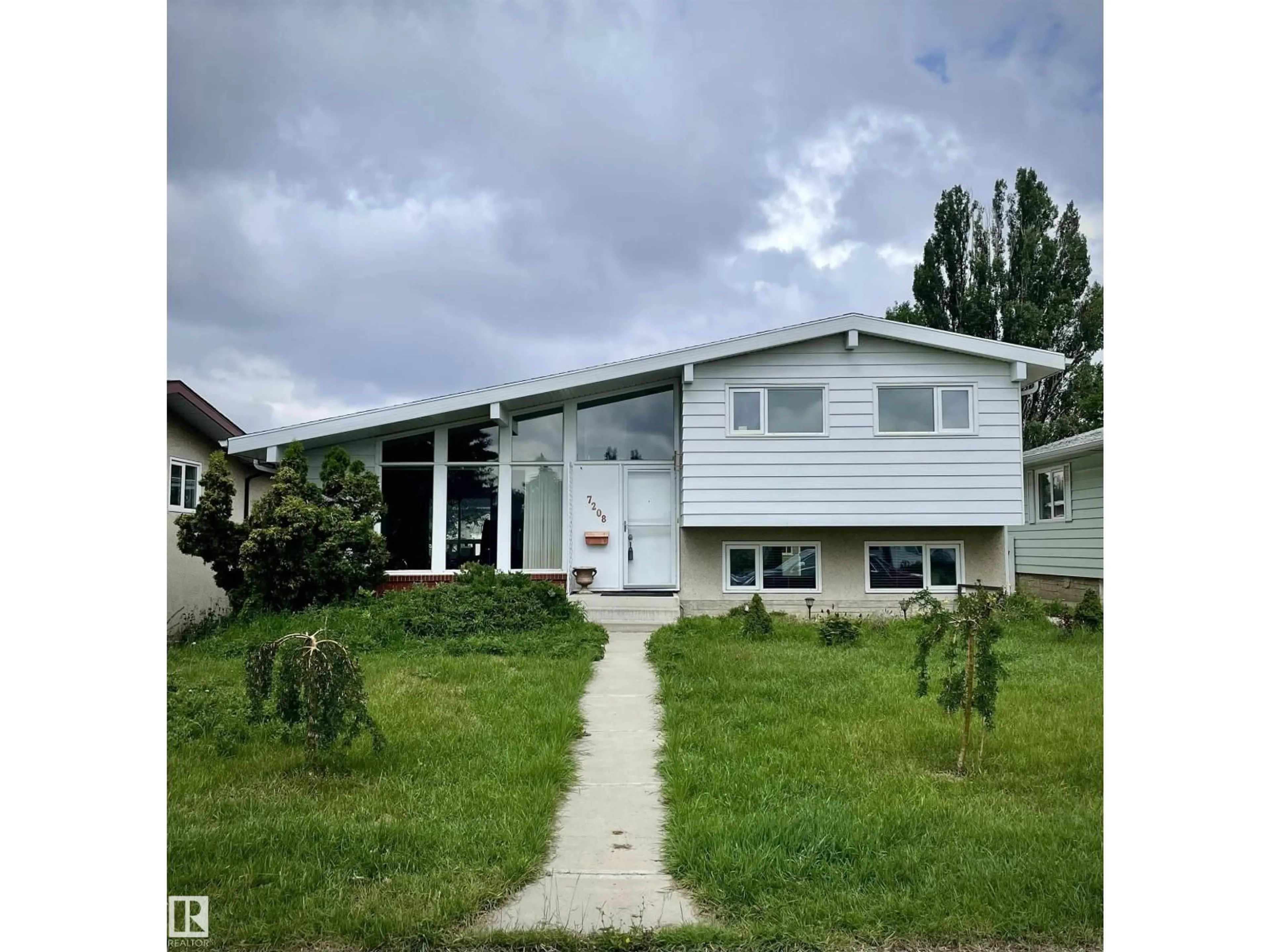 Home with vinyl exterior material, street for 7208 139 AV, Edmonton Alberta T5C2M2