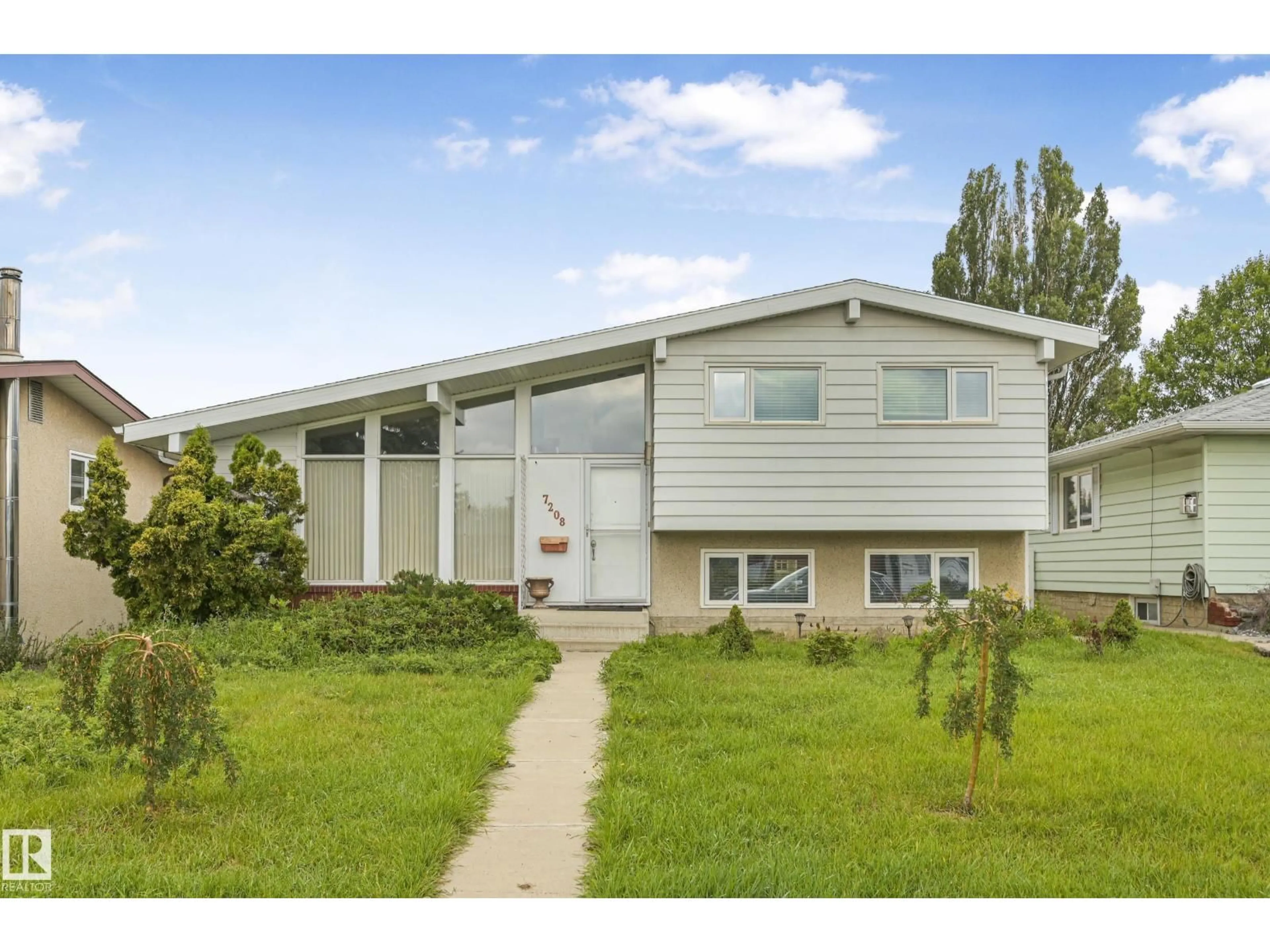 Home with vinyl exterior material, street for 7208 139 AV, Edmonton Alberta T5C2M2